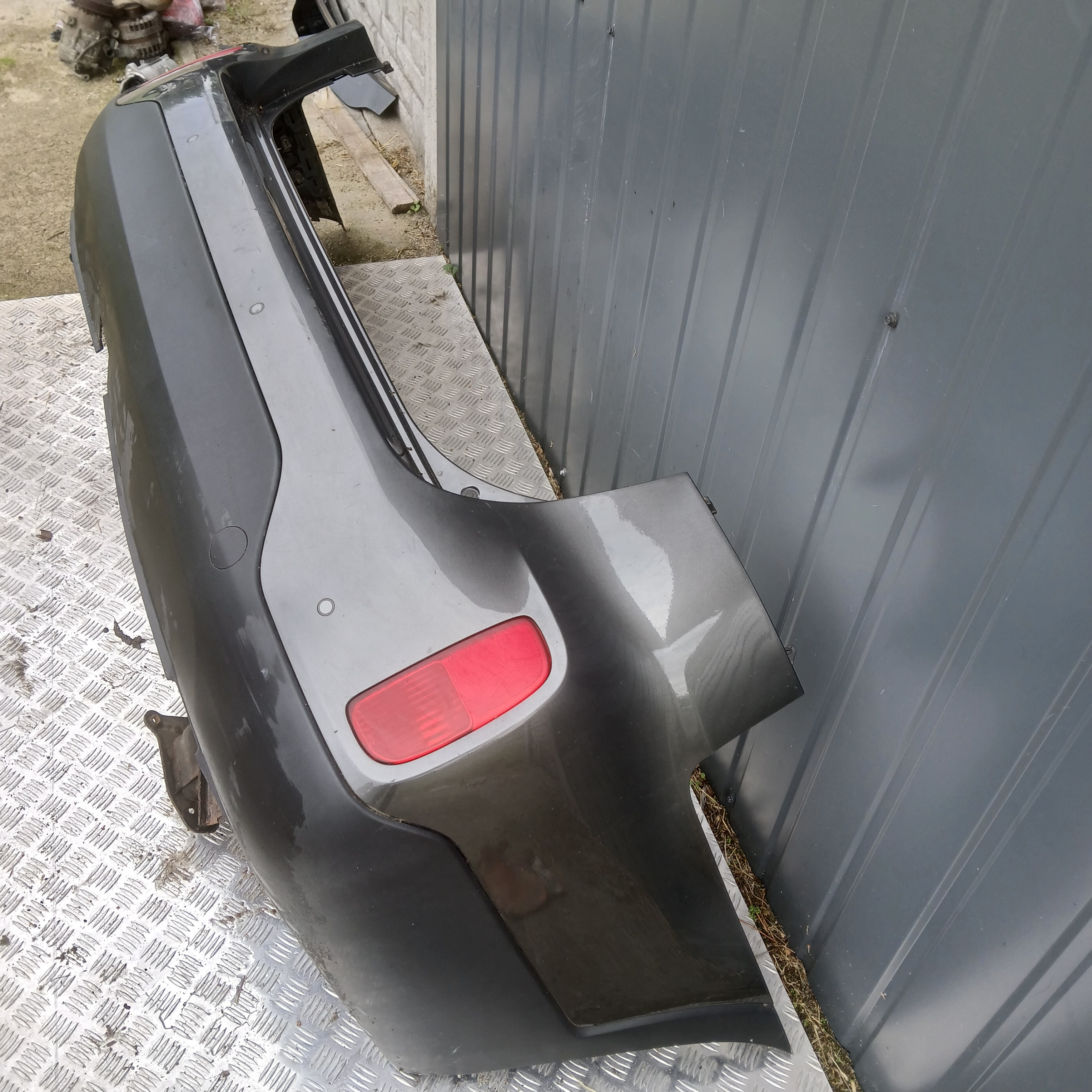 Zderzak tył tylny Kompletny Kia Sorento 2 2009-2013r Kolor EB