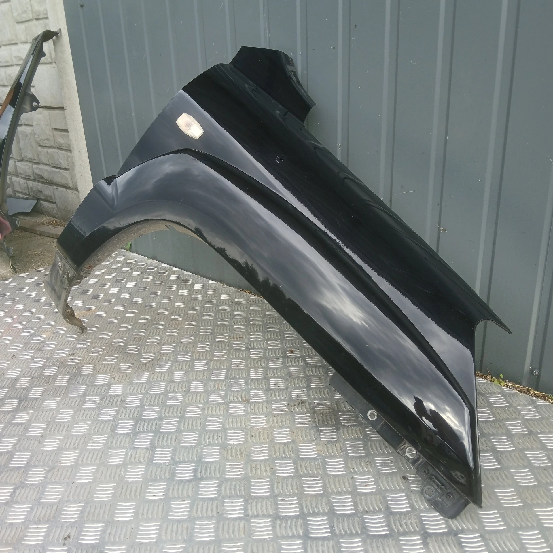blotnik przod prawy przedni Kia Sportage 2 2004-2010r Kolor 1K
