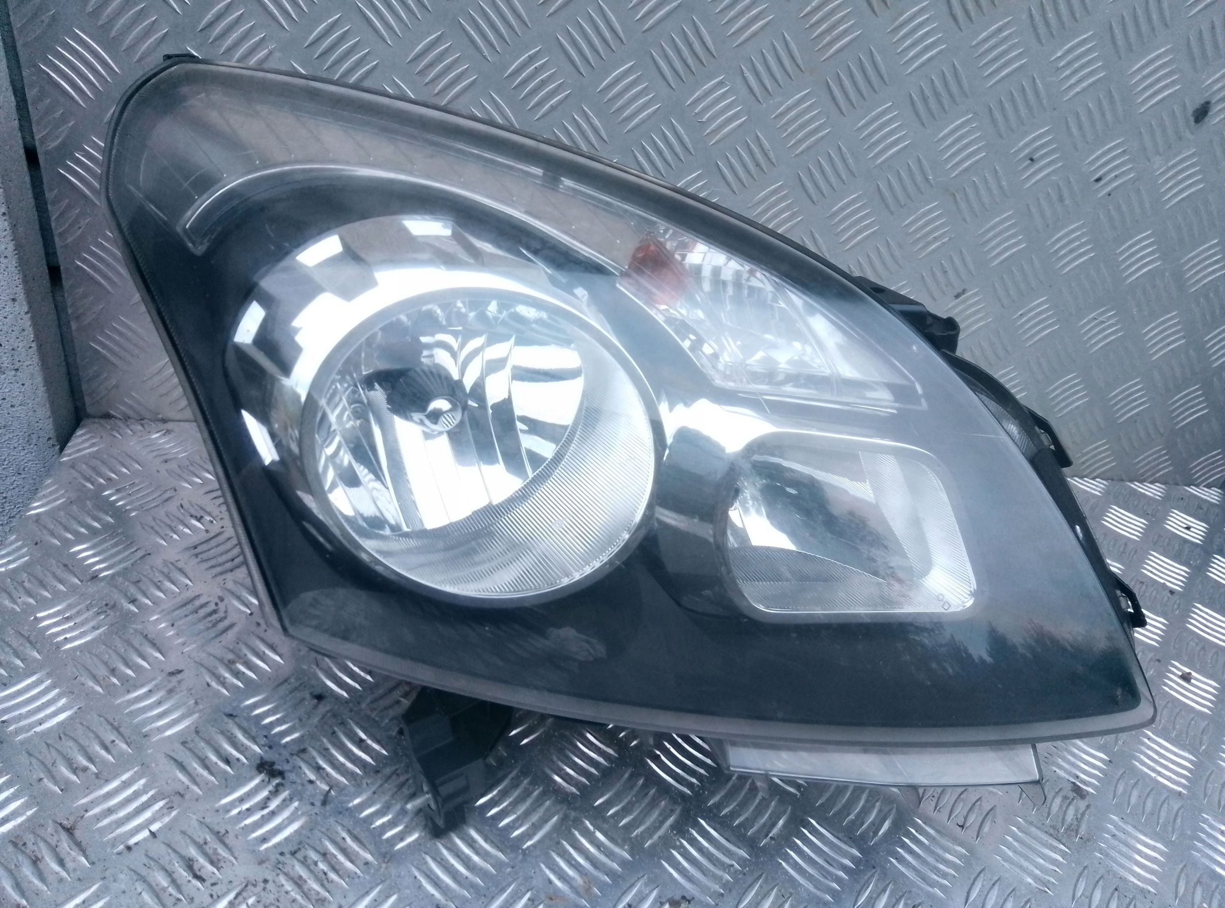 Renault Koleos I 2011 Przód strona prawa Lampa przednia 26025JY40A