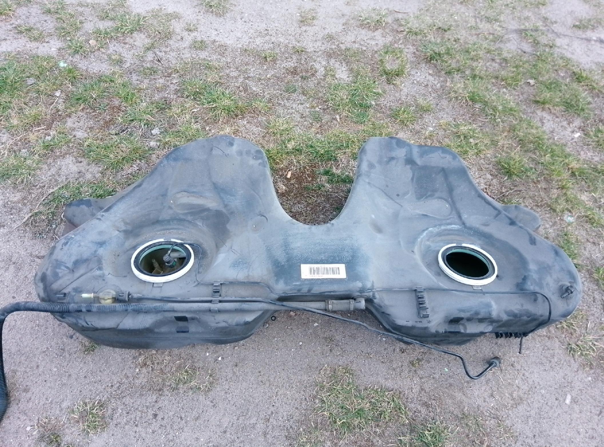 BMW 7 E65 E66 735i 745i ZBIORNIK PALIWA BAK