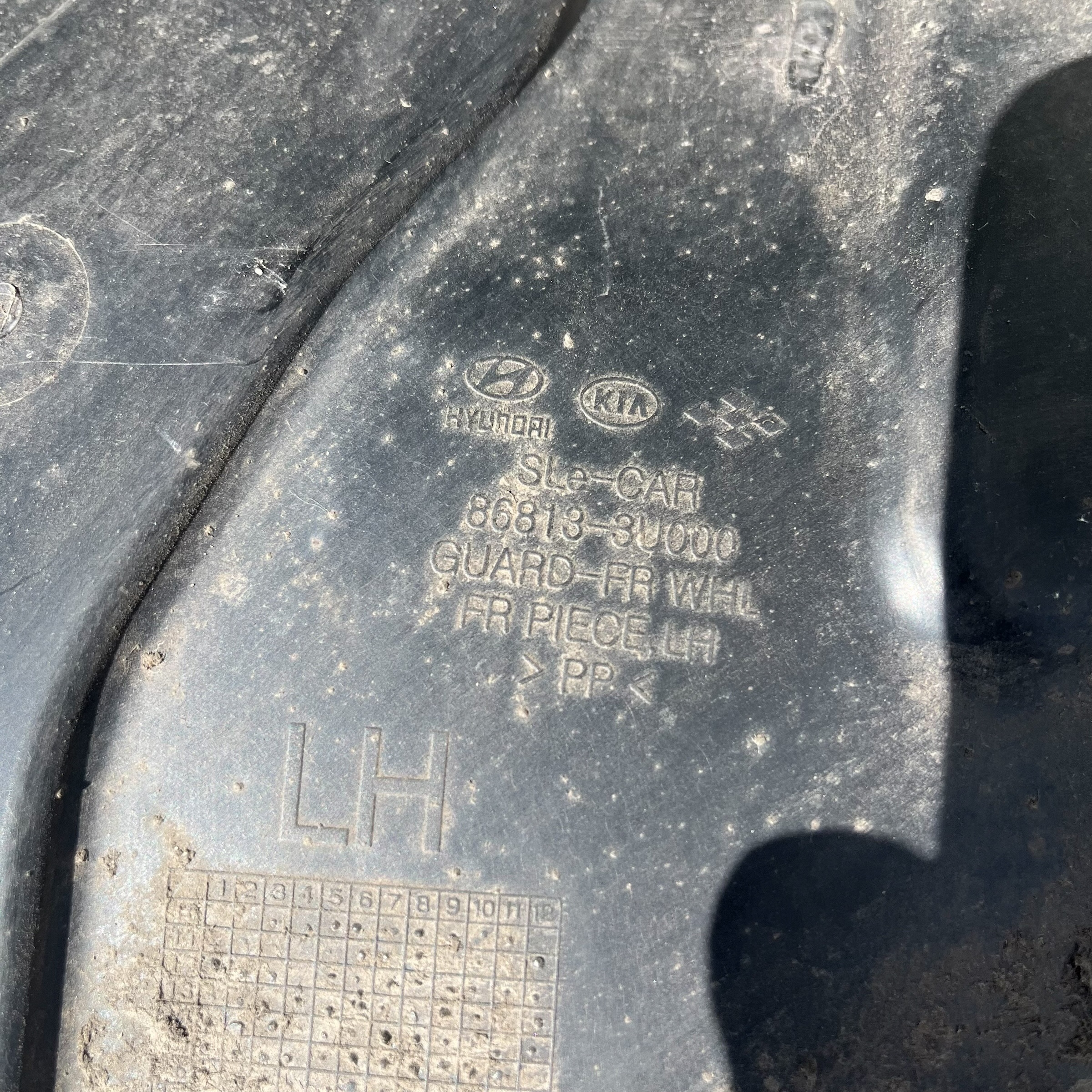 Nadkole przednie lewe 86813-50000 Kia Sportage 3 2.0 CRDI - obrazek 6