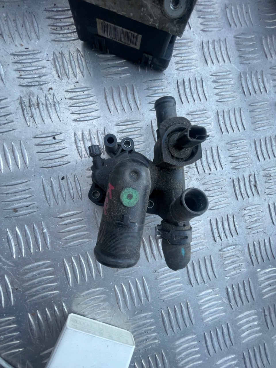 OBUDOWA TERMOSTATU RENAULT KOLEOS 2.0DCI 2007-2012r - obrazek 2