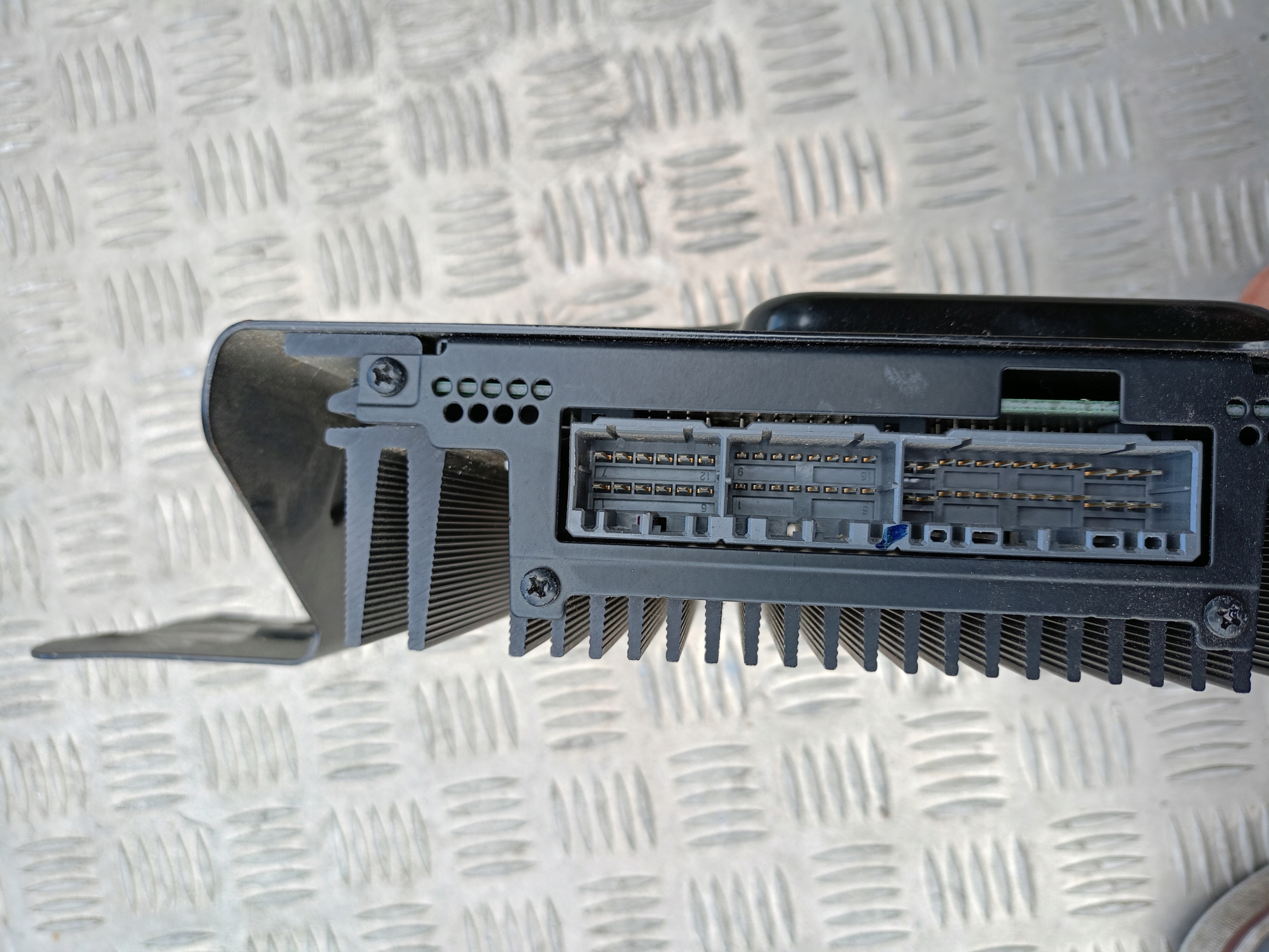 WZMACNIACZ RADIA AUDIO HYUNDAI I40 AMP-80VFR - obrazek 3