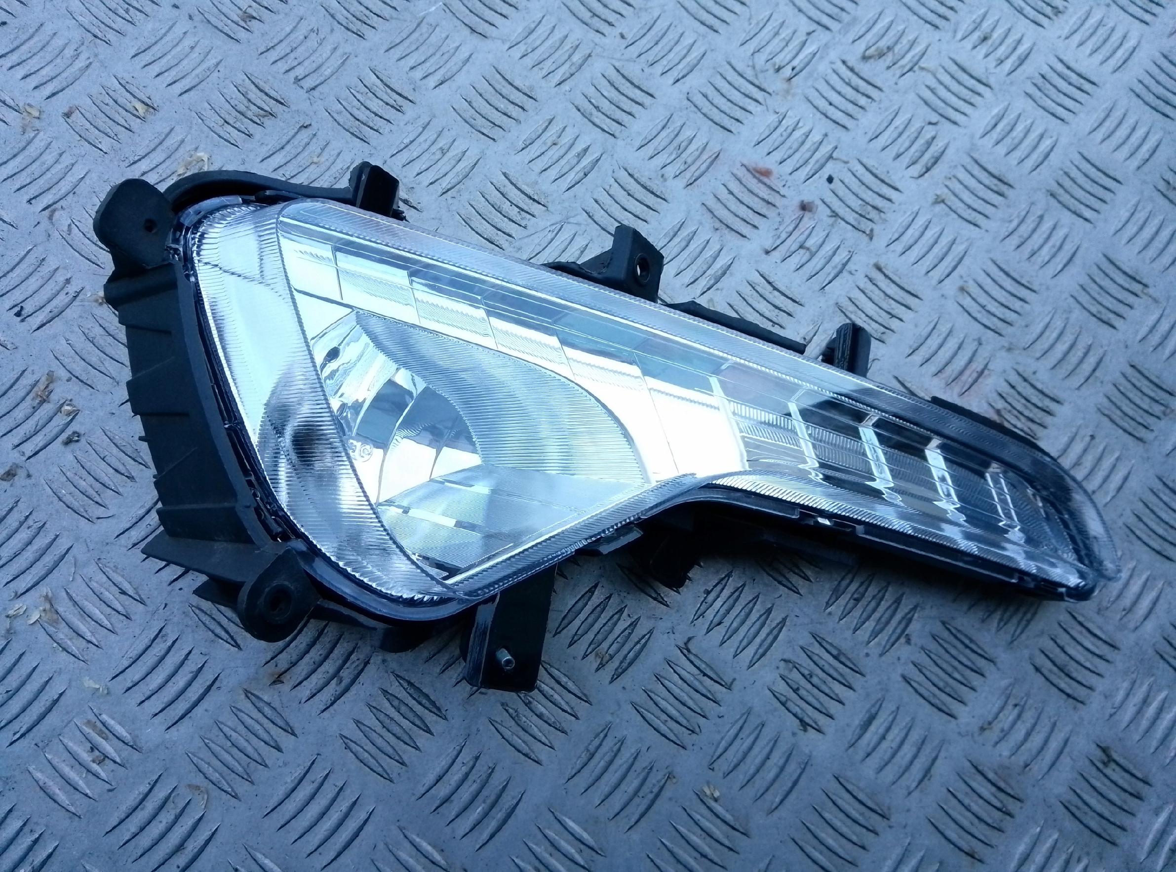 HALOGEN LAMPA PRZECIWMGIELNA PRAWA KIA SPORTAGE 3 III