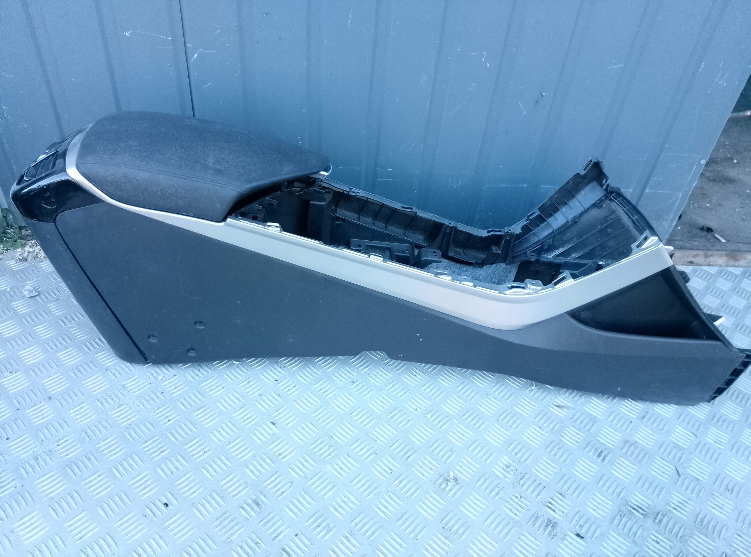 TUNEL ŚRODKOWY PODŁOKIETNIK HYUNDAI I40 - obrazek 7
