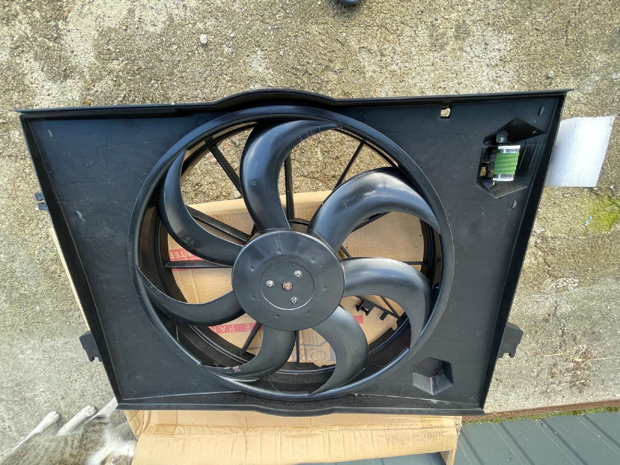 wentylator chłodnicy z obudową KIA SPORTAGE 2 2004-2010r - obrazek 3