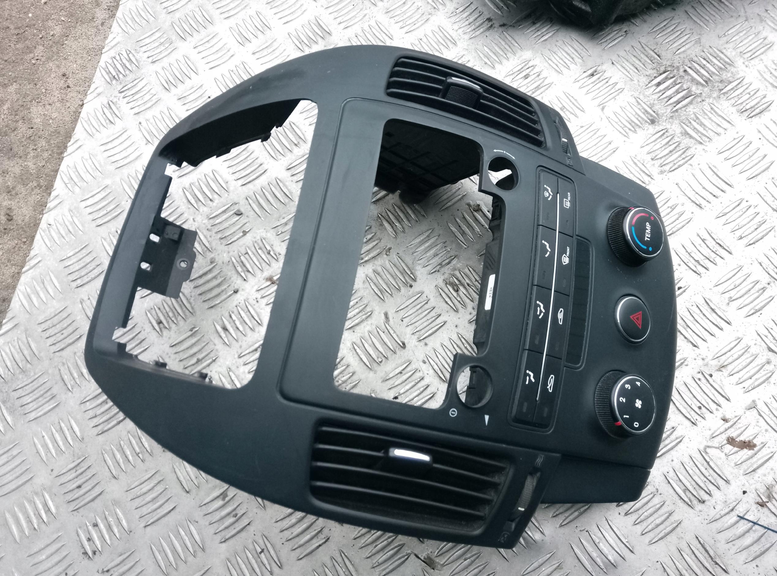 PANEL KLIMATYZACJI NAWIEWÓW RAMKA RADIA HYUNDAI i30 1 2007-2012r