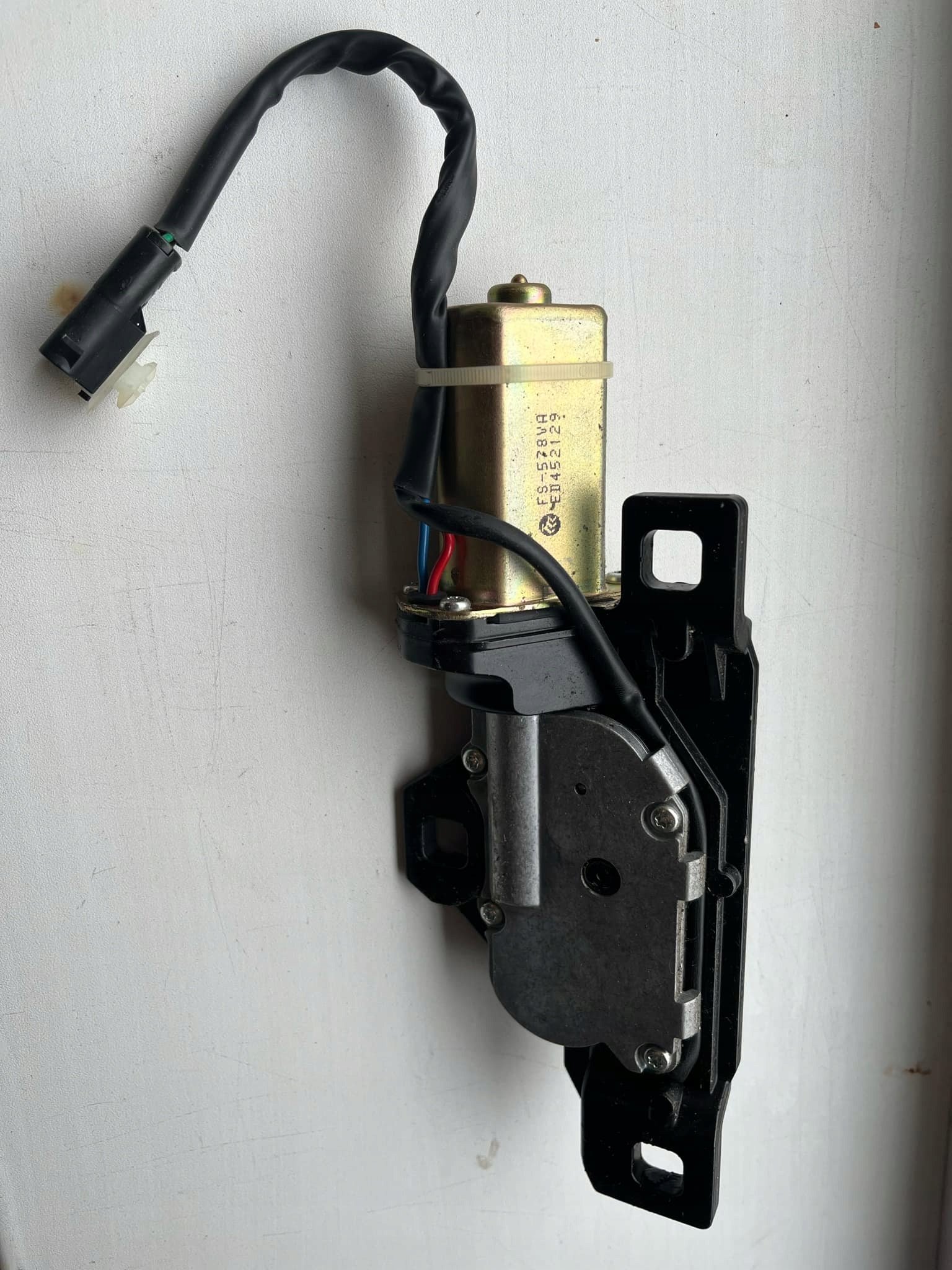 ZAMEK TYLNEJ Z KLAPY TYŁ DOCIĄG 51247197081 BMW 7 E65 / E66