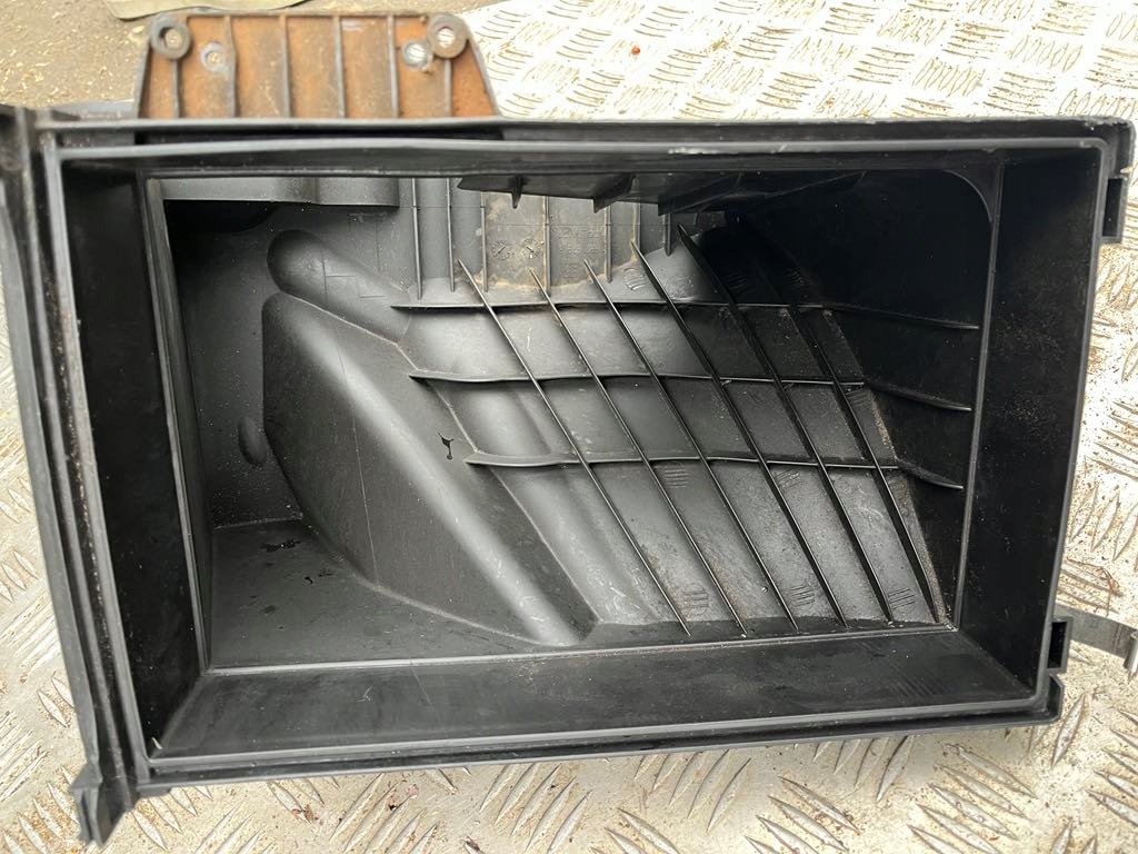 OBUDOWA FILTRA POWIETRZA BMW 7 E65 745i - obrazek 2