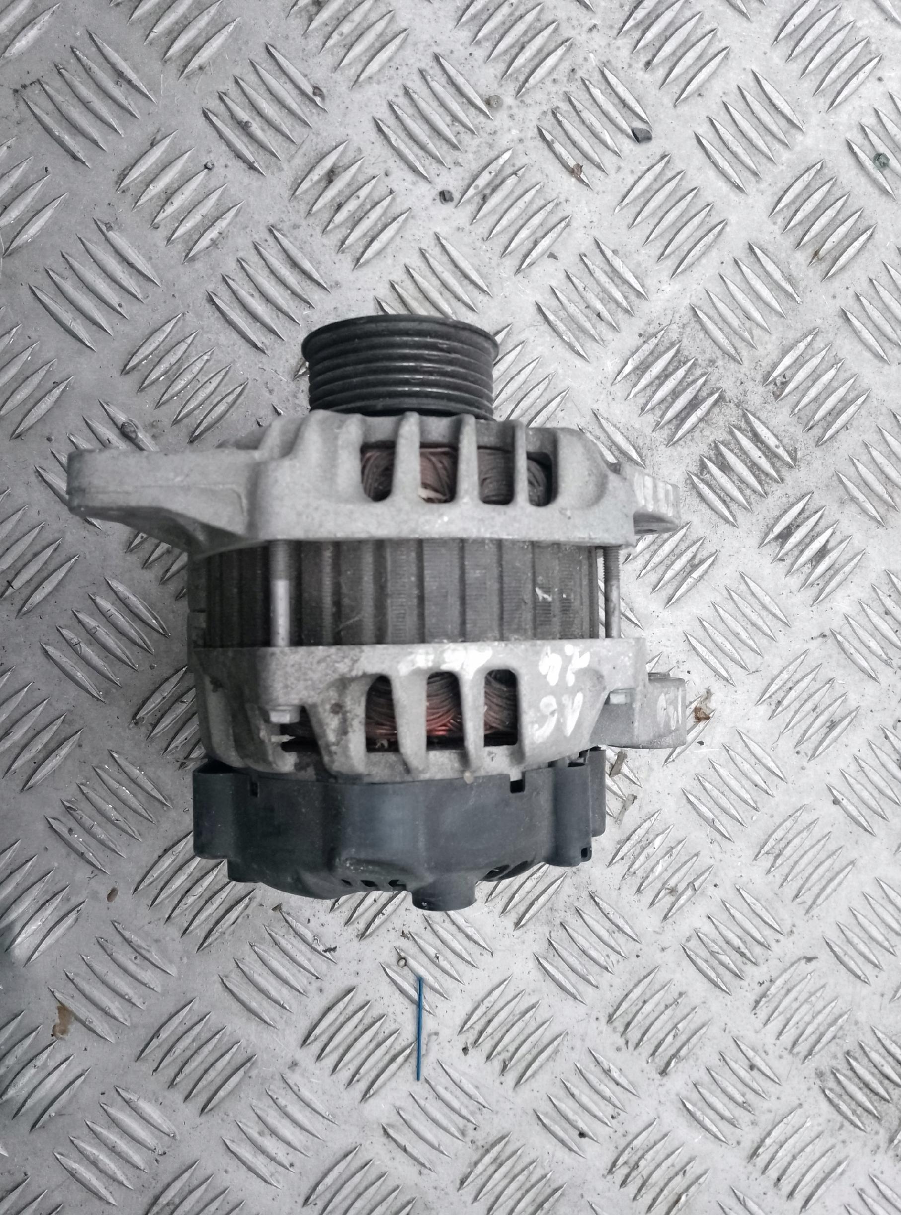 Alternator 37300-2B101 1.4 1.6 Hyundai i20 I30 KIA CEED