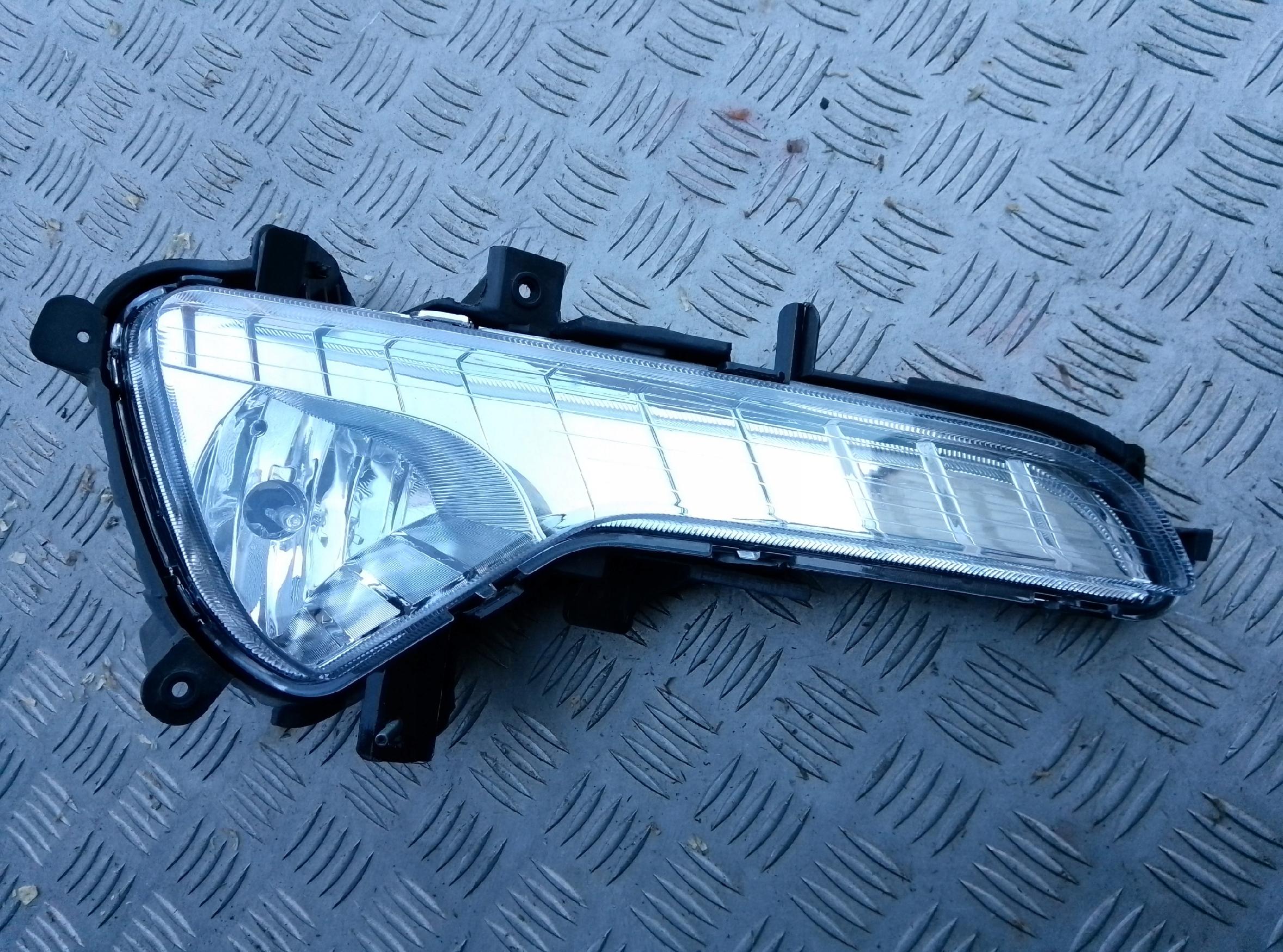 HALOGEN LAMPA PRZECIWMGIELNA PRAWA KIA SPORTAGE 3 III - obrazek 2