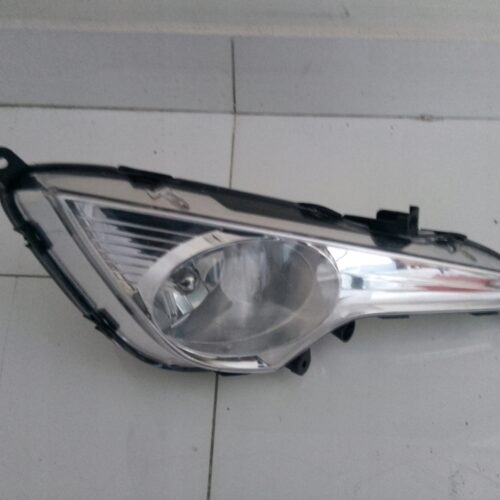 HYUNDAI I40 HALOGEN PRAWY LAMPA PRZECIWMGIELNA 92202-3Z010
