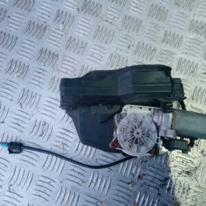ZAMEK DRZWI PRAWY TYŁ DOCIĄG BMW SERIA 7 E65 01-05r. EUROPA