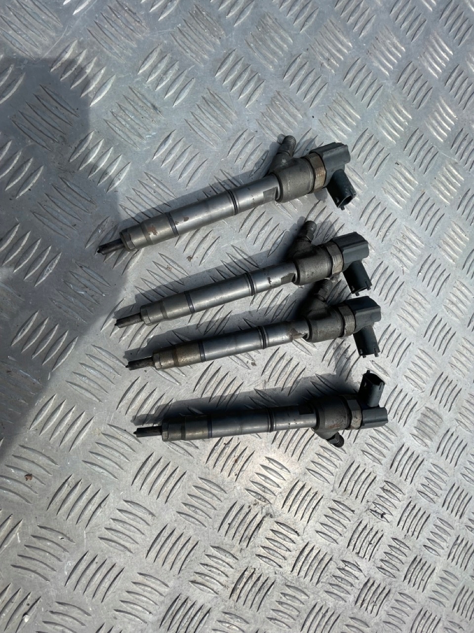 Wtryskiwacze 1.7 CRDI Bosch 33800-2A800 Hyundai i40 IX35