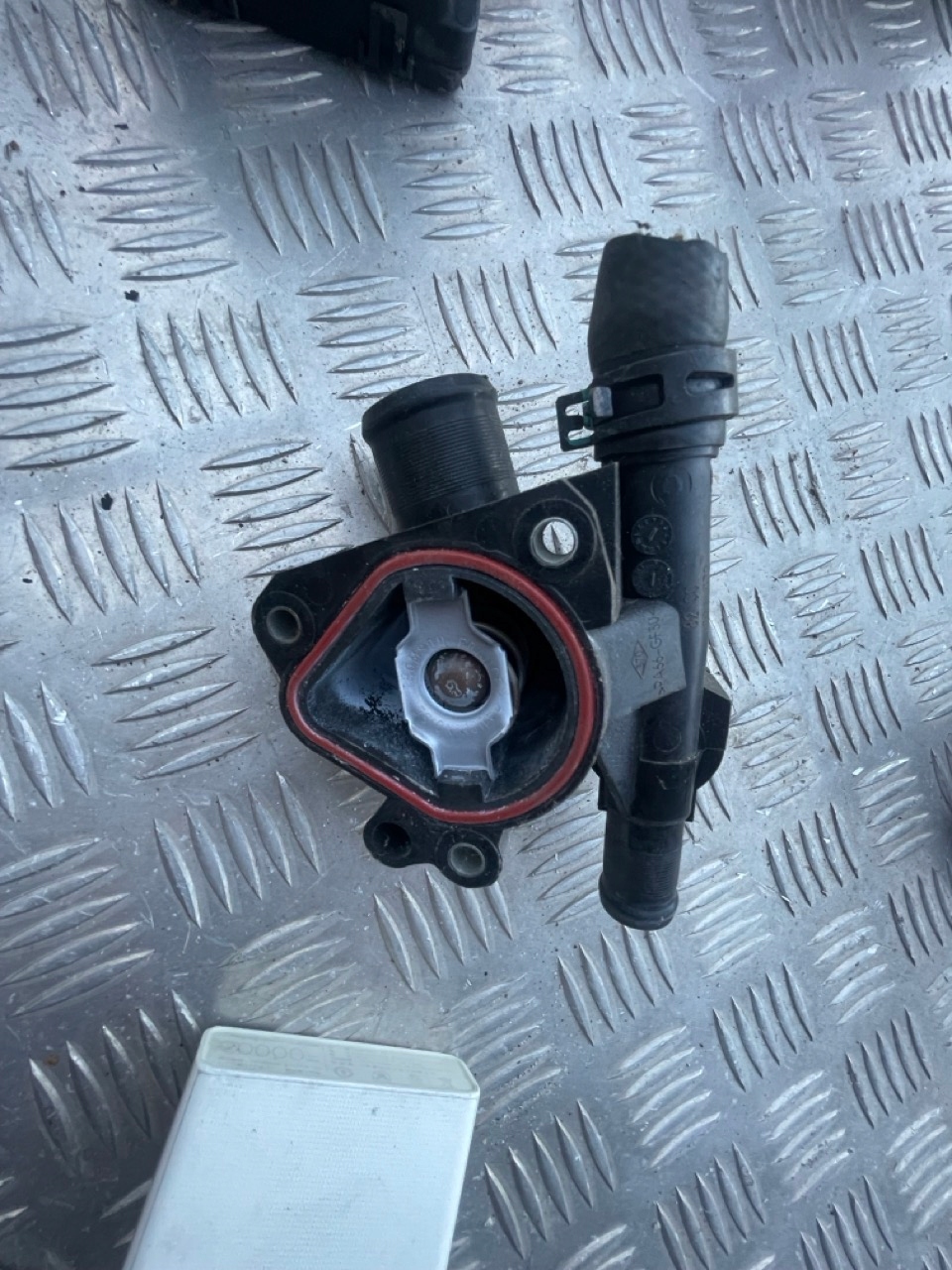 OBUDOWA TERMOSTATU RENAULT KOLEOS 2.0DCI 2007-2012r - obrazek 3