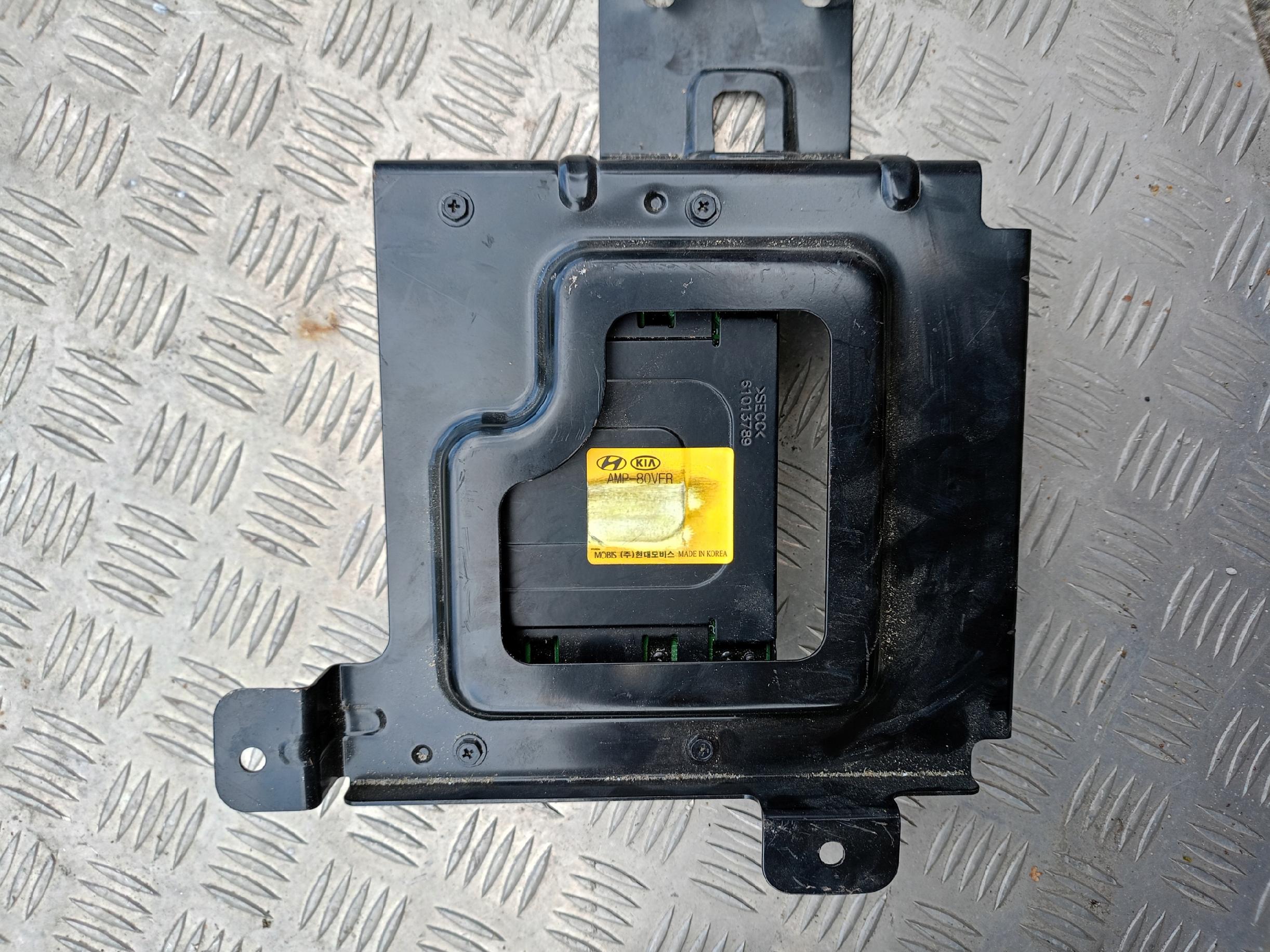 WZMACNIACZ RADIA AUDIO HYUNDAI I40 AMP-80VFR - obrazek 4