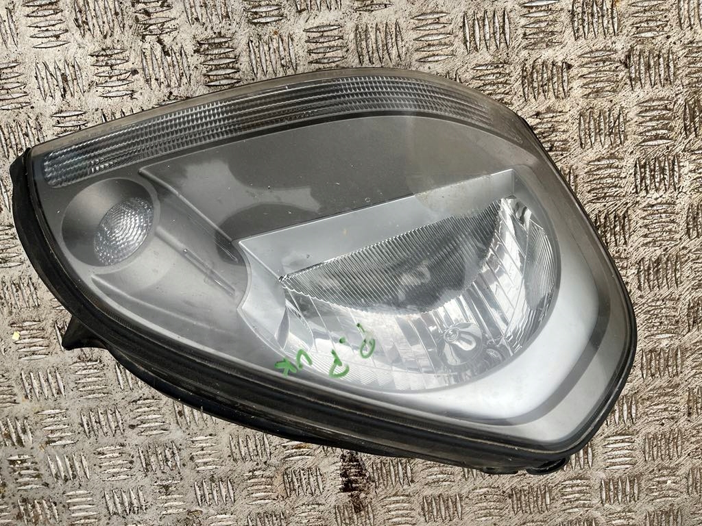 HYUNDAI TUCSON LAMPA PRAWA PRZÓD 2006