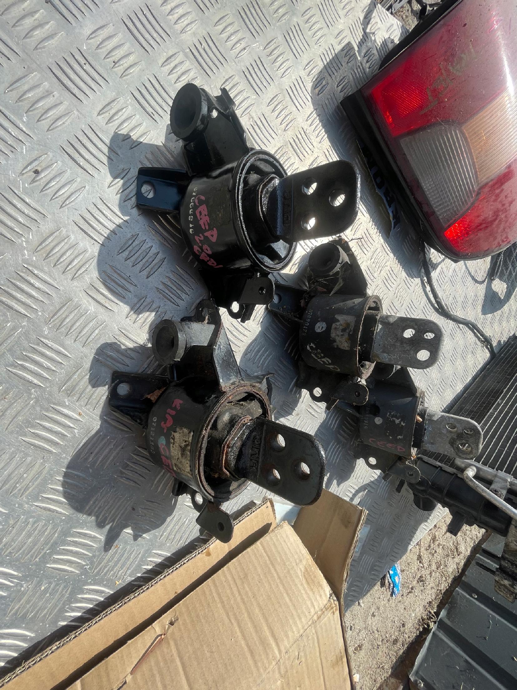 PODUSZKA SILNIKA skrzyni biegów HYUNDAI30 Kia Ceed 07-12r 1.6CRDI