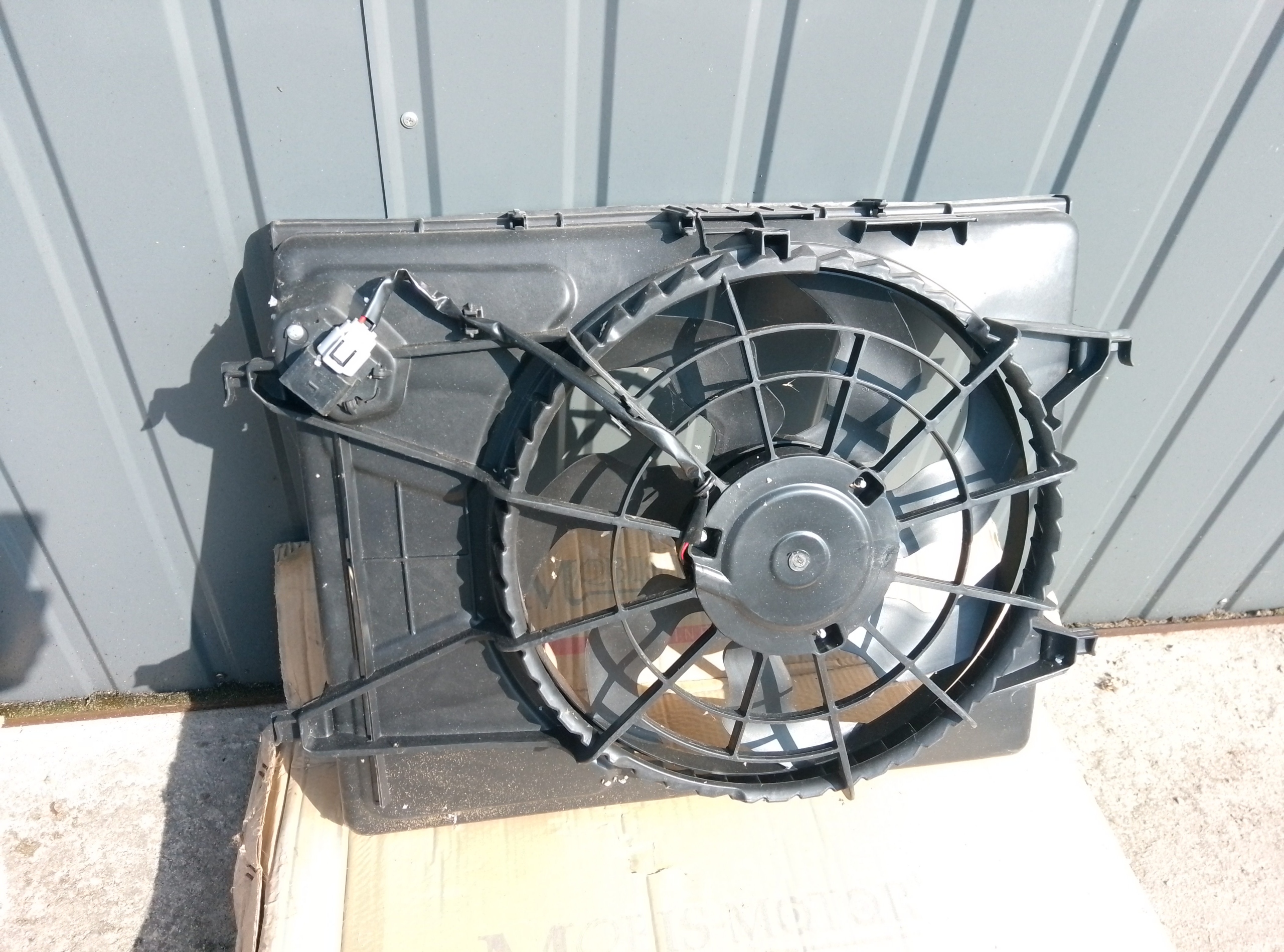 WENTYLATOR Z OBUDOWĄ OBUDOWA WENTYLATORA 1.4 1.6 16V HYUNDAI I30 2007-2012R - obrazek 2