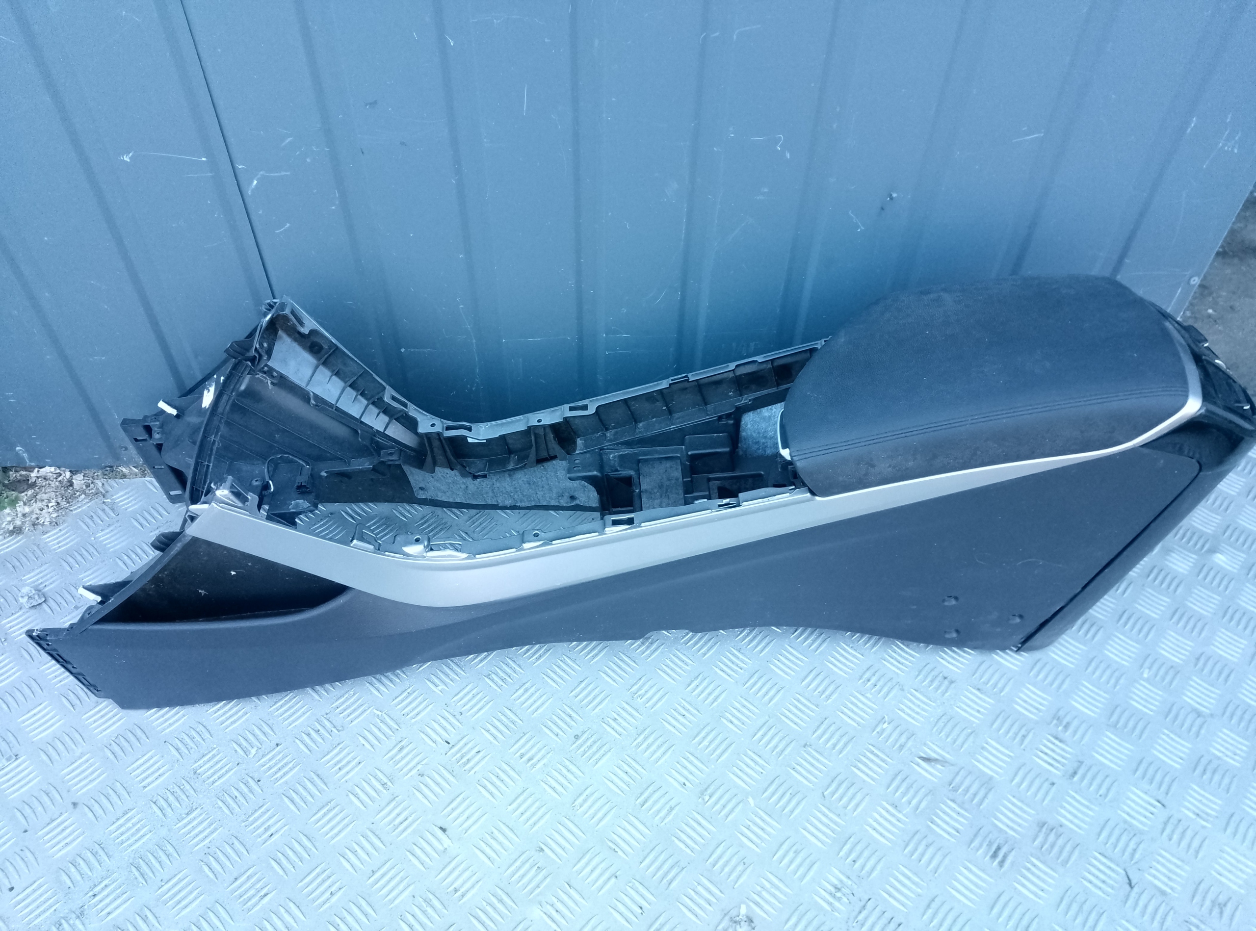 TUNEL ŚRODKOWY PODŁOKIETNIK HYUNDAI I40 - obrazek 2