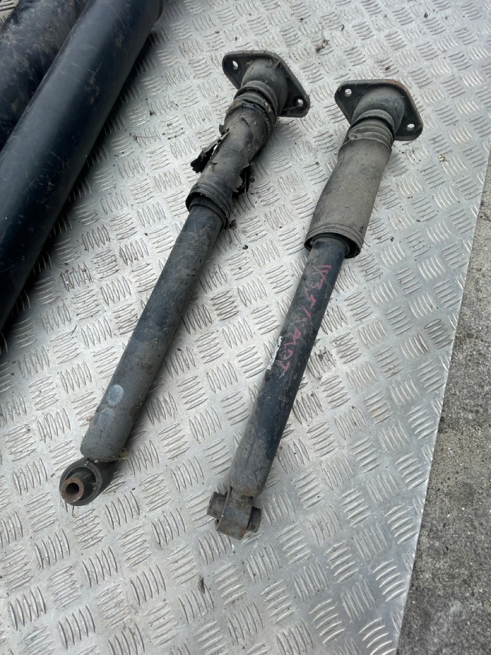 Amortyzator tył lewy prawy komplet Hyundai IX35 Kia sportage 3