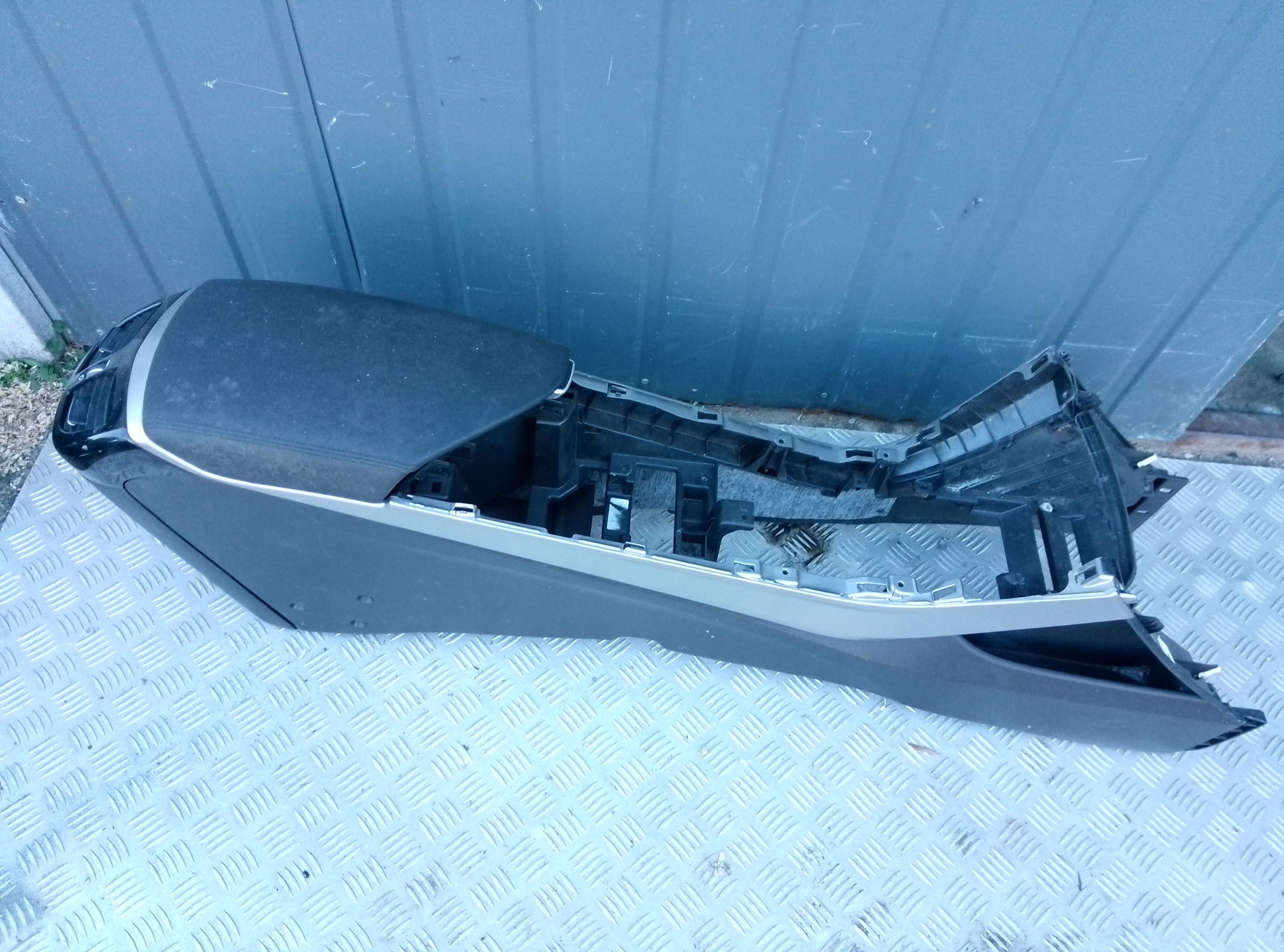 TUNEL ŚRODKOWY PODŁOKIETNIK HYUNDAI I40