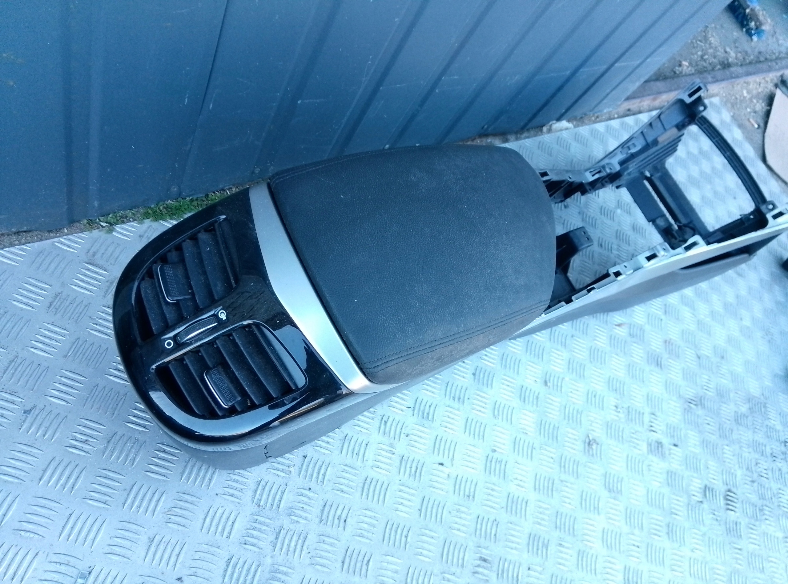 TUNEL ŚRODKOWY PODŁOKIETNIK HYUNDAI I40 - obrazek 4