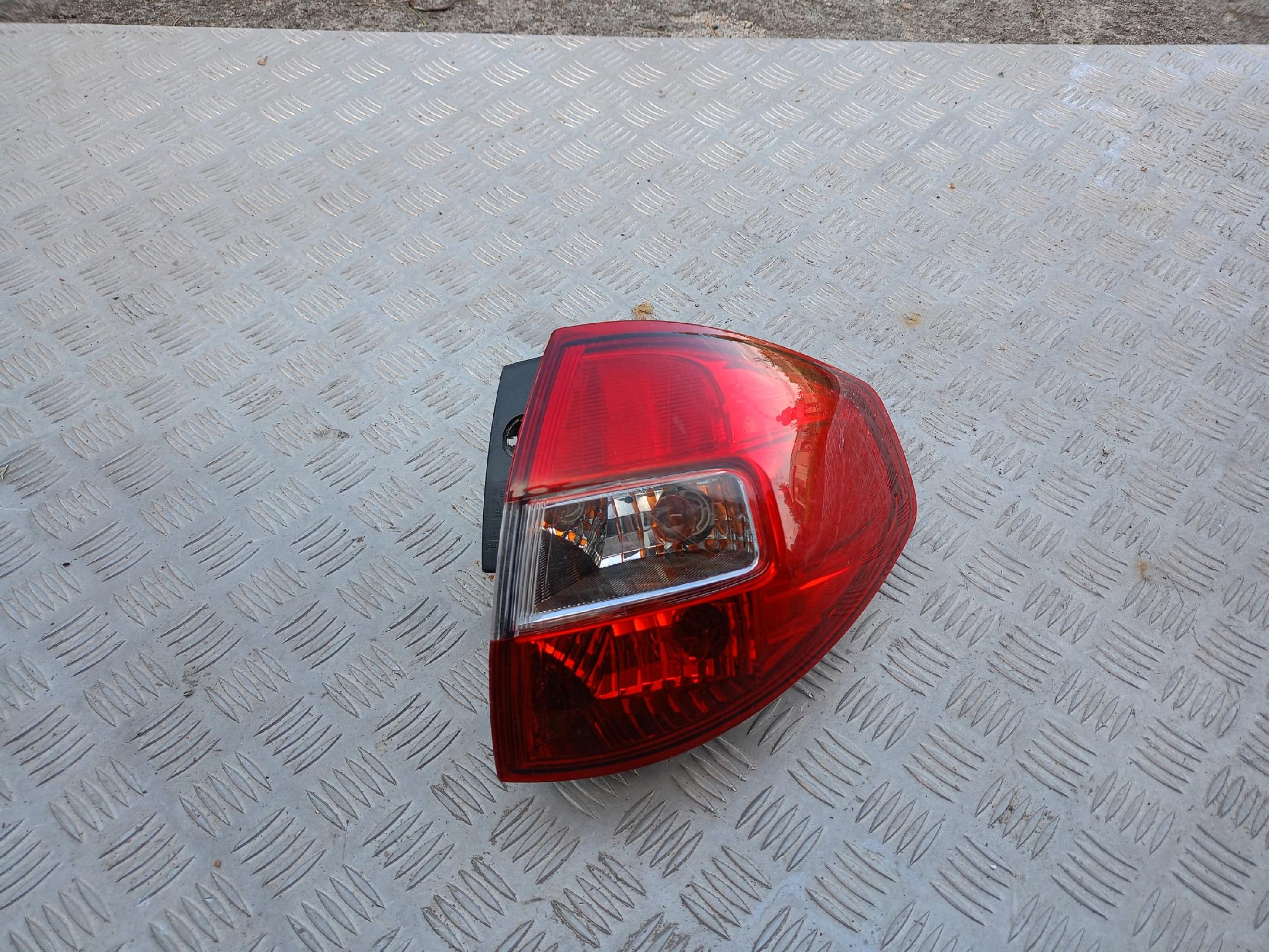 LAMPA TYLNA PRAWA RENAULT KOLEOS