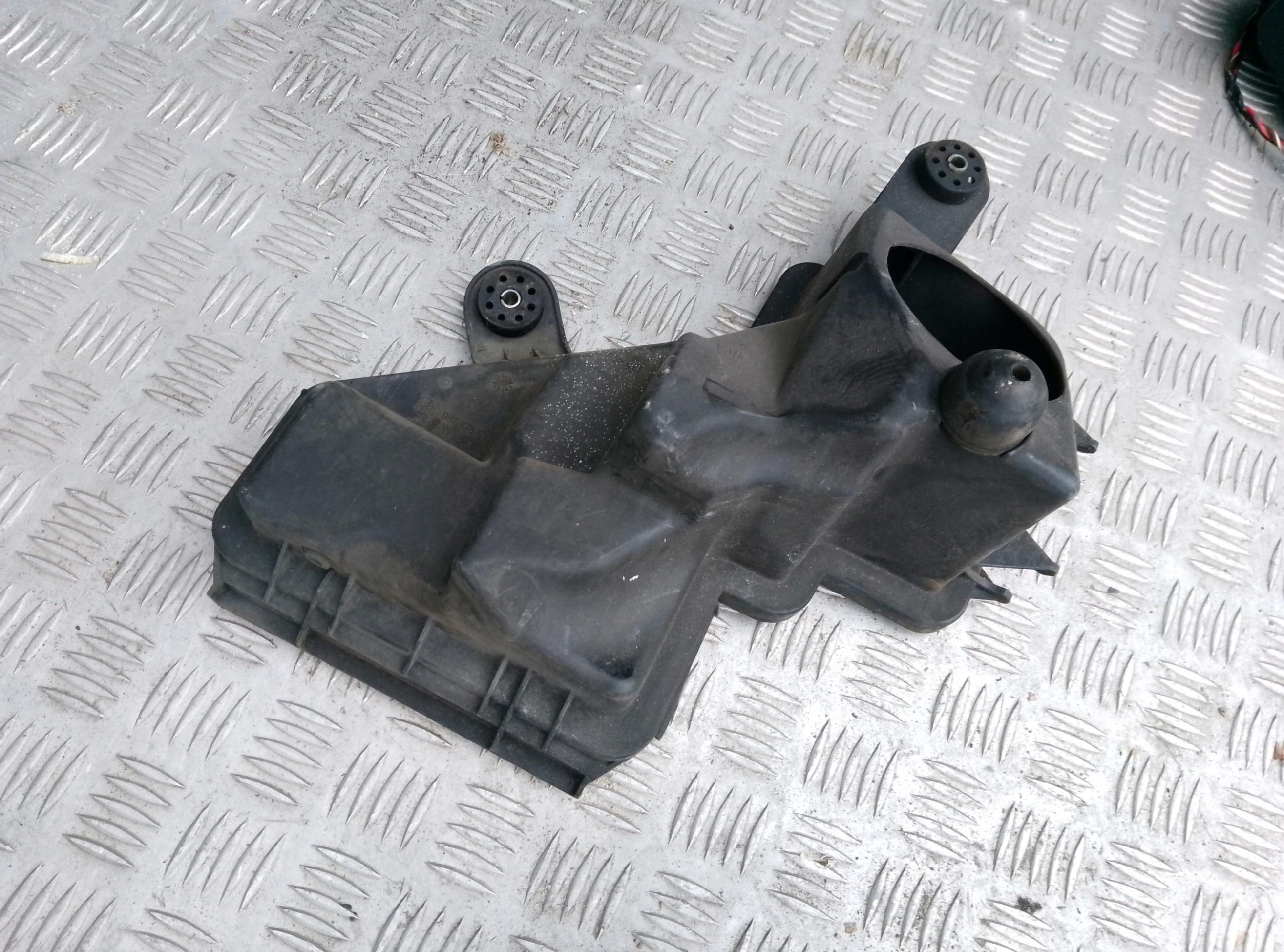 BMW 7 E65 E66 7500548 Obudowa na powietrze nieoczyszczone prawa 13717500548