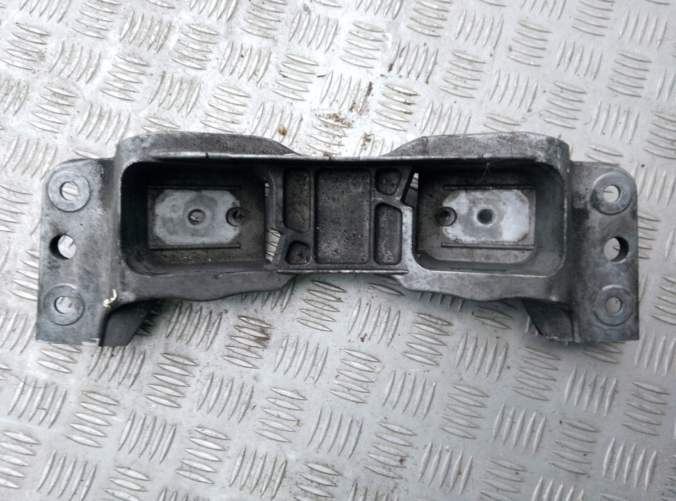 BMW E65 E66 735i 745i WSPORNIK ŁAPA MOCOWANIE SKRZYNI BIEGÓW PODPORA