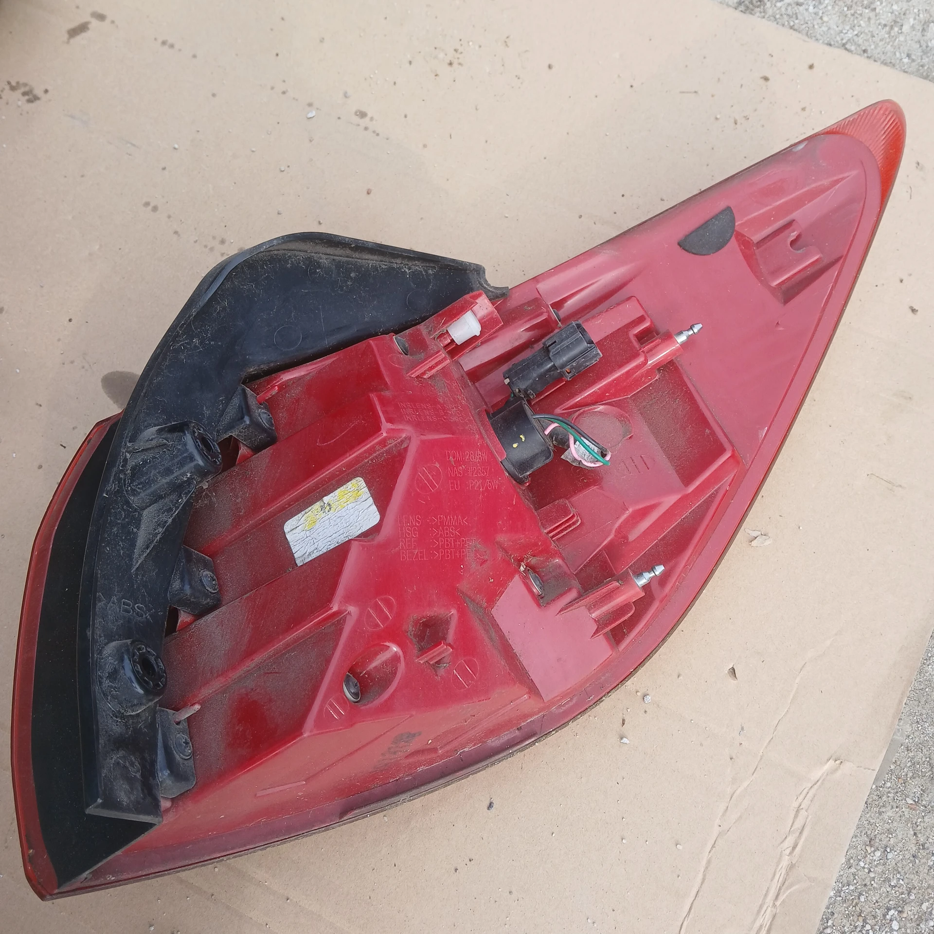 Lampa tylna lewa w błotnik Kia Sportage 3 2012r - obrazek 5
