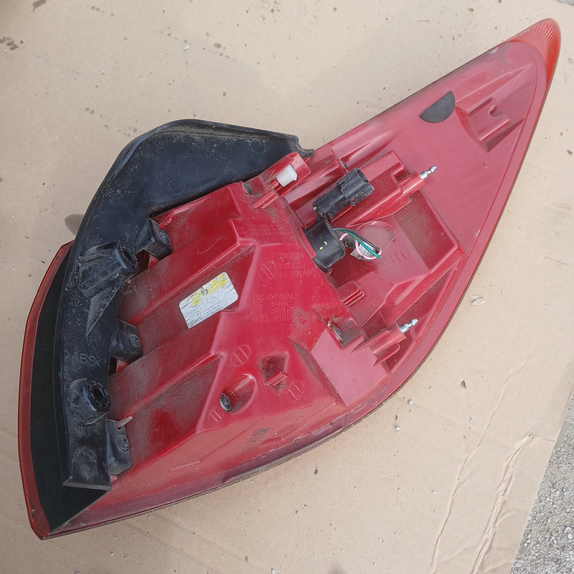 Lampa tylna lewa w błotnik Kia Sportage 3 2012r - obrazek 6