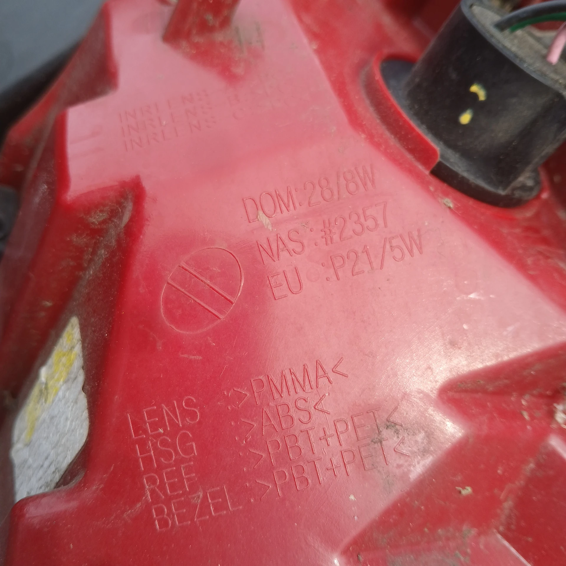 Lampa tylna lewa w błotnik Kia Sportage 3 2012r - obrazek 8