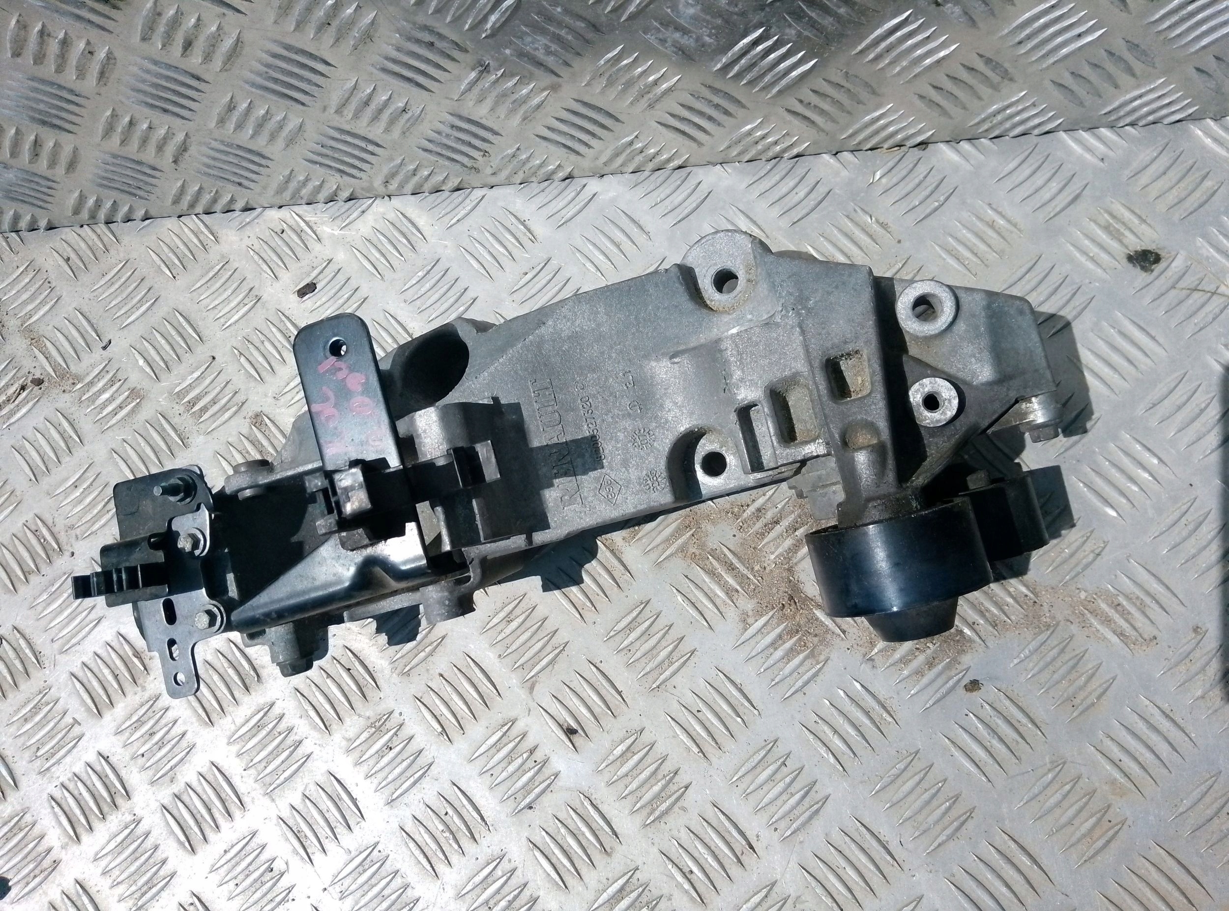 Renault Koleos I 2011 Mocowanie alternatora 8200527320 - obrazek 11