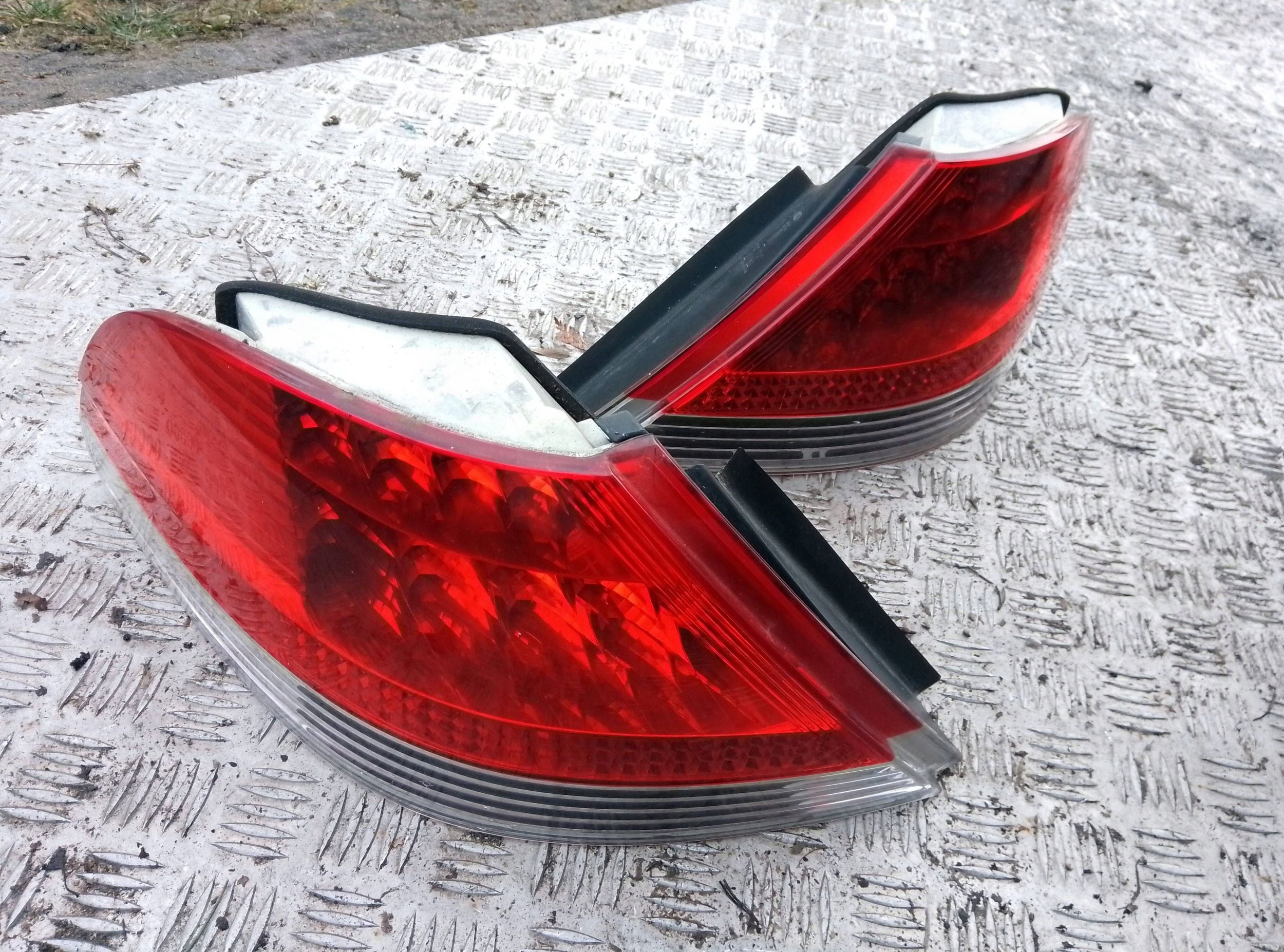 BMW 7 E65 E66 2002 Komplet Lampa tylna lewa prawa Europa