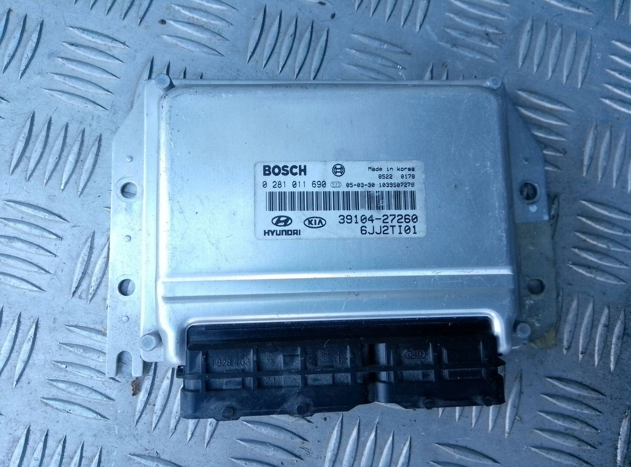 Hyundai Tucson JM 2009 Sterownik / Moduł ECU 0281011690