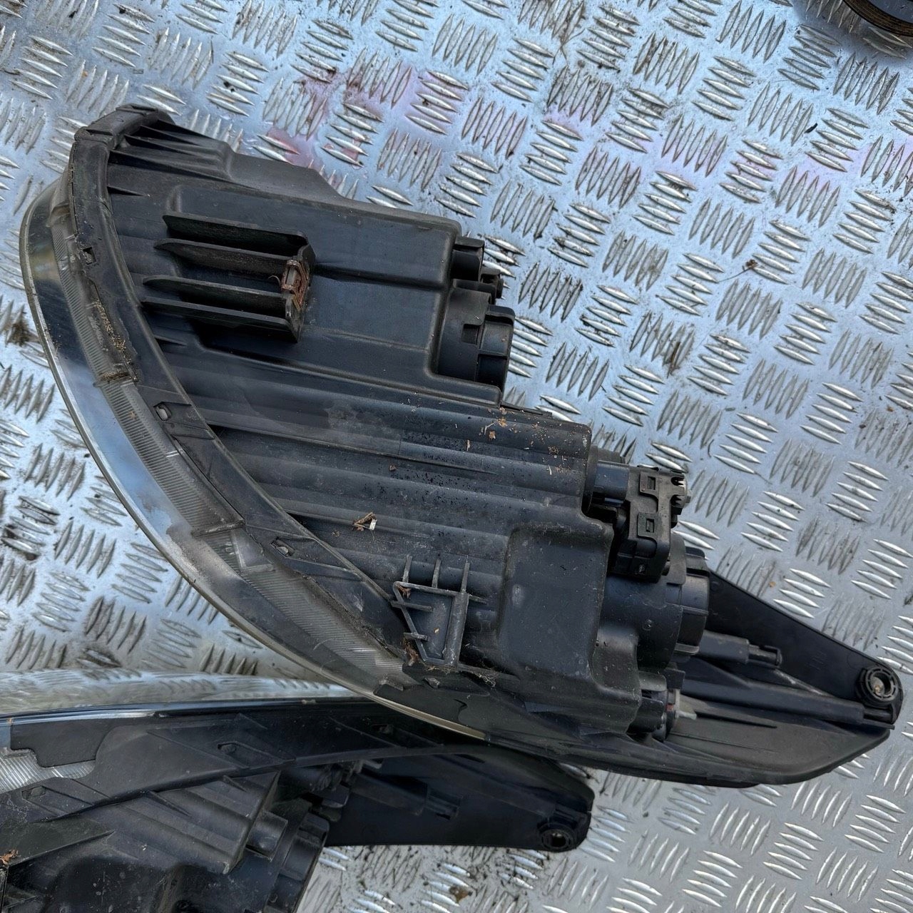 Lampa przednia prawa kompletna Hyundai ix35 2013r UK - obrazek 3