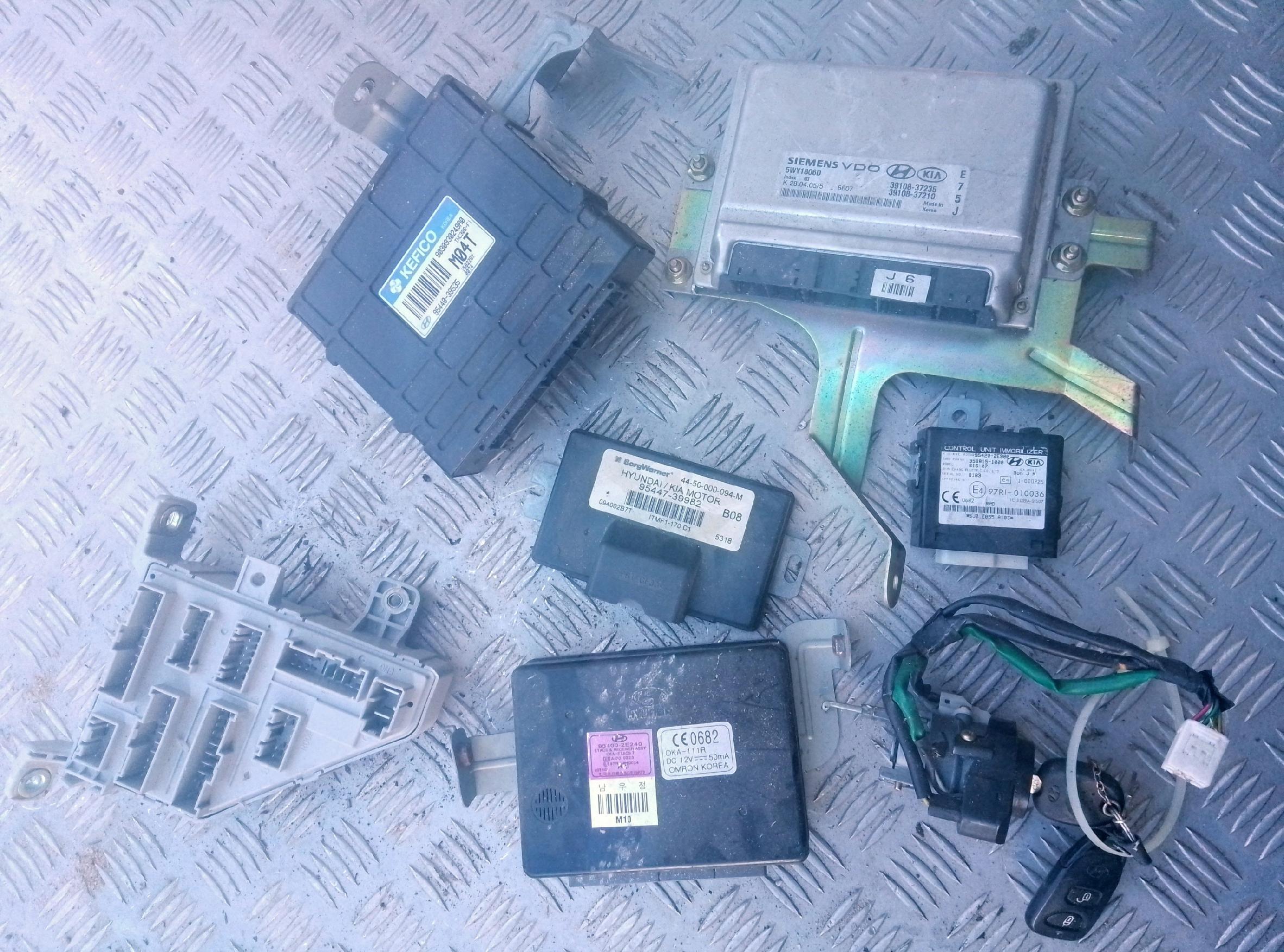 ZESTAW STARTOWY KOMPUTER ECU HYUNDAI TUCSON 2.7 V6 39108-37265 5WY1806D