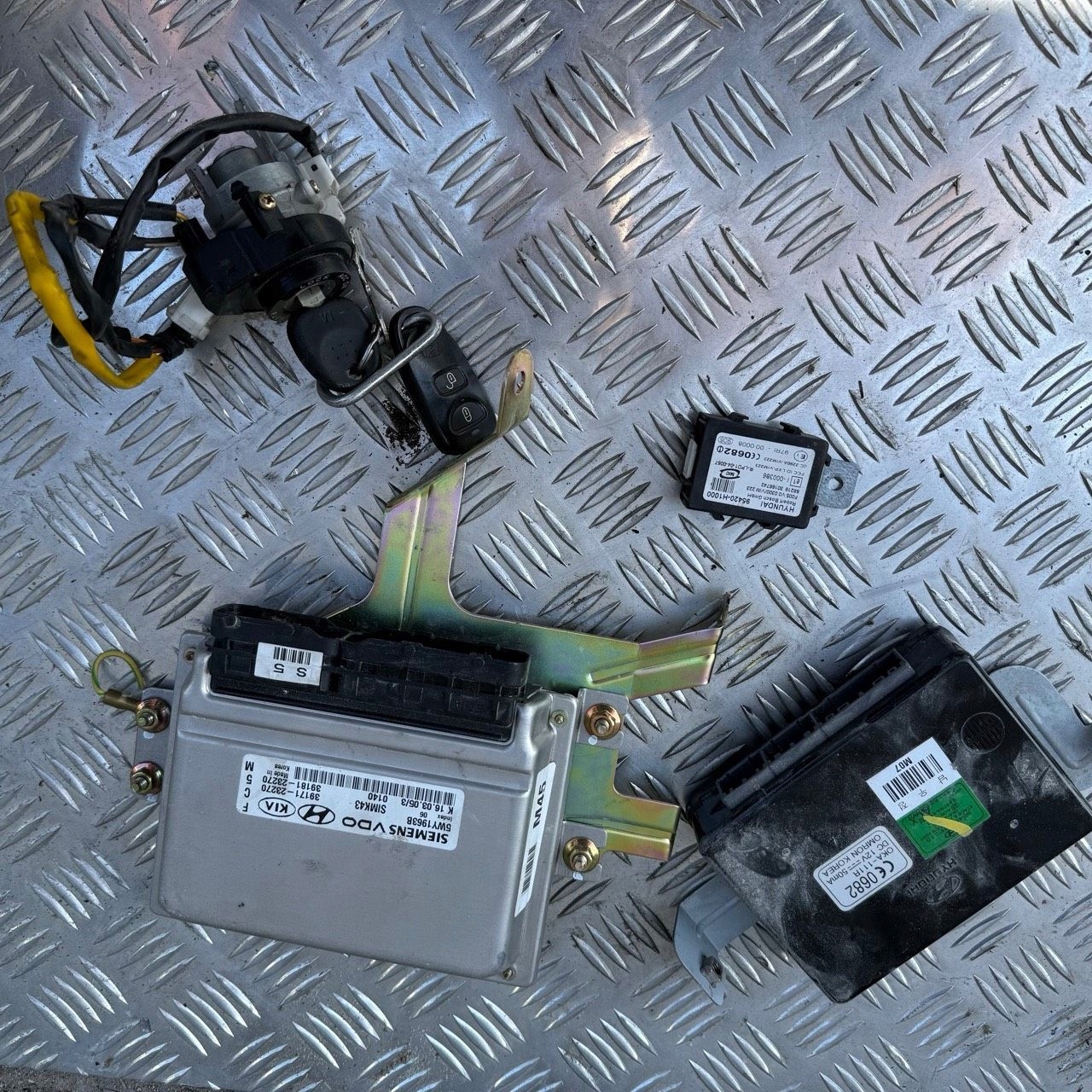 Komputer Sterownik ECU zestaw startowy Hyundai Tucson JM 2007r 2.0 16v
