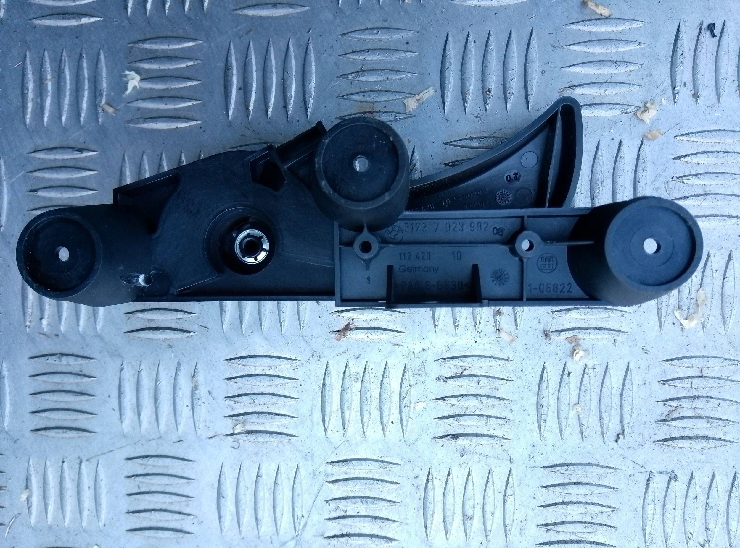 BMW 7 E65 E66 2002 Rączka mechanizm otwierania maski 7023992 - obrazek 3