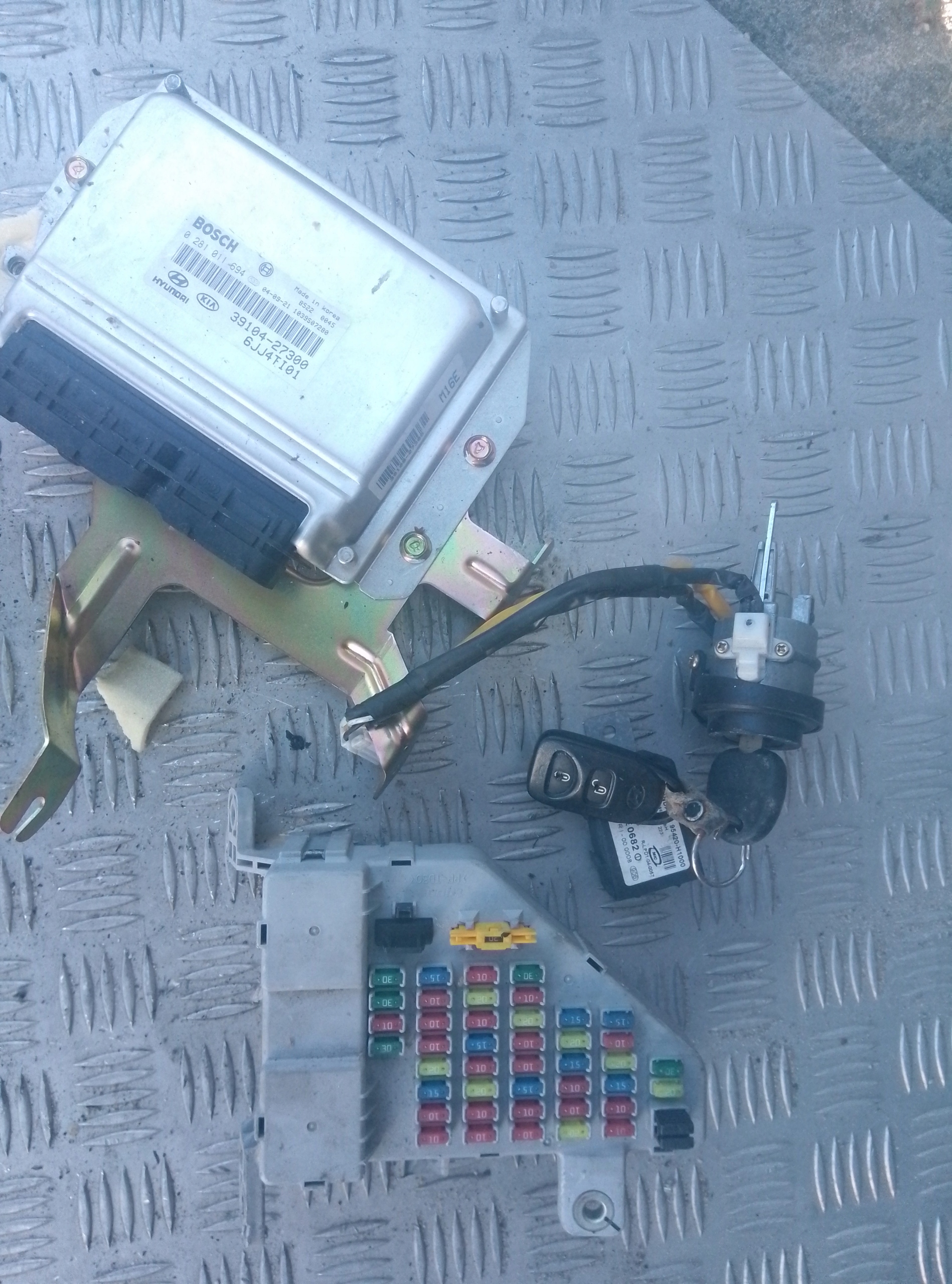ZESTAW STARTOWY KOMPUTER ECU HYUNDAI TUCSON 2.0 CRDI 0281011694 39104-27300 - obrazek 4