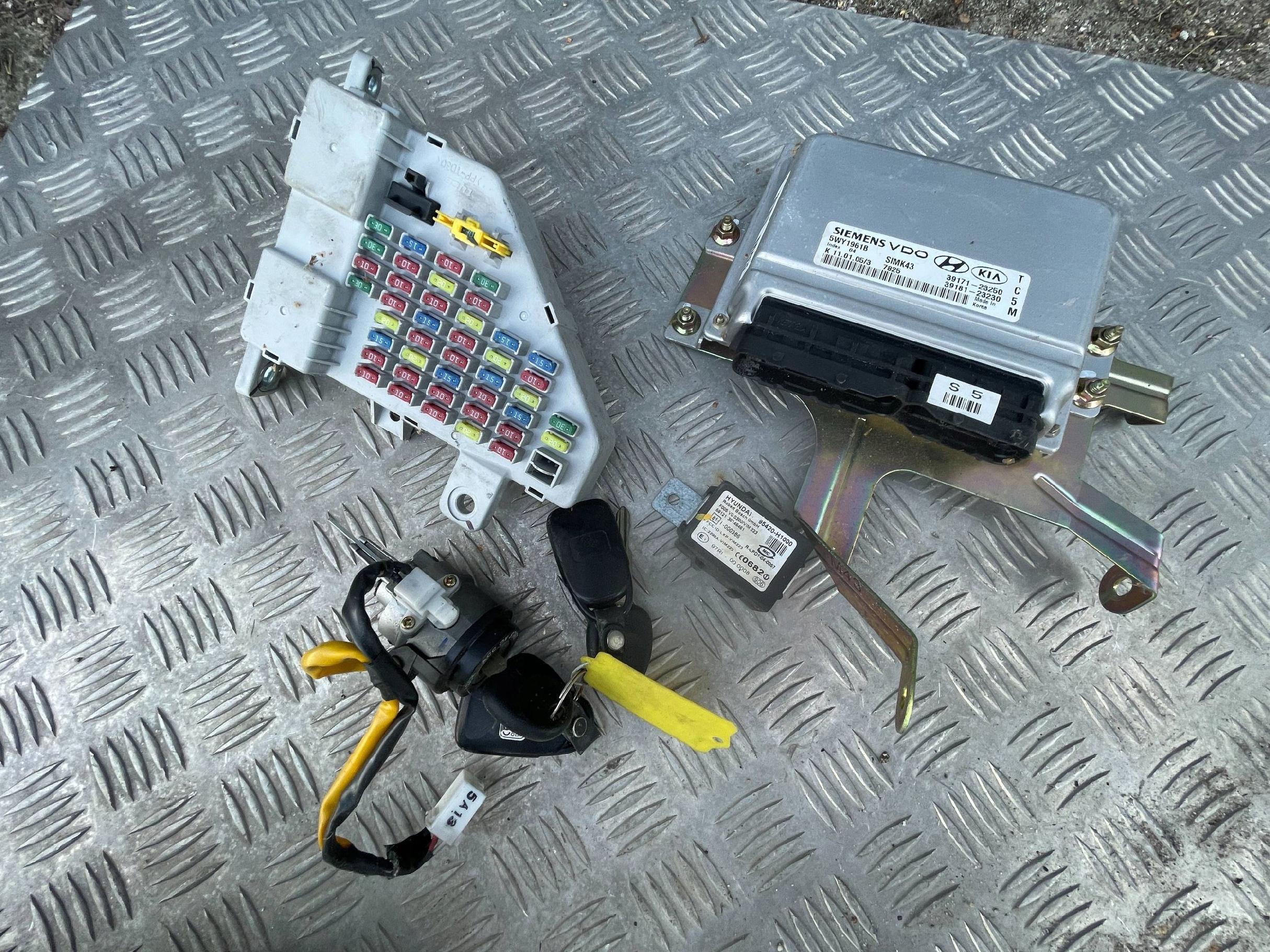 Hyundai Tucson JM 2009 Sterownik / Moduł ECU 5WY1961B