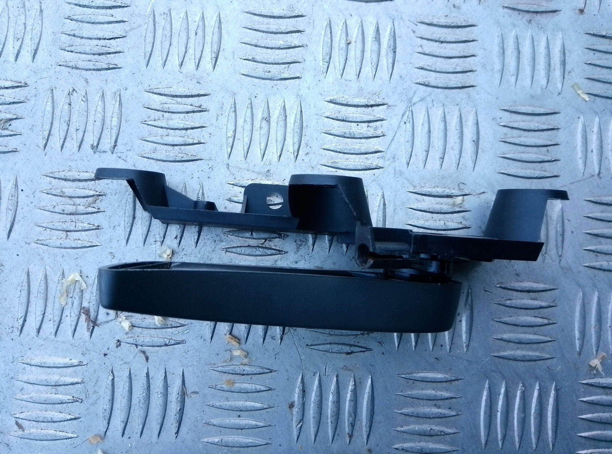 BMW 7 E65 E66 2002 Rączka mechanizm otwierania maski 7023992 - obrazek 2