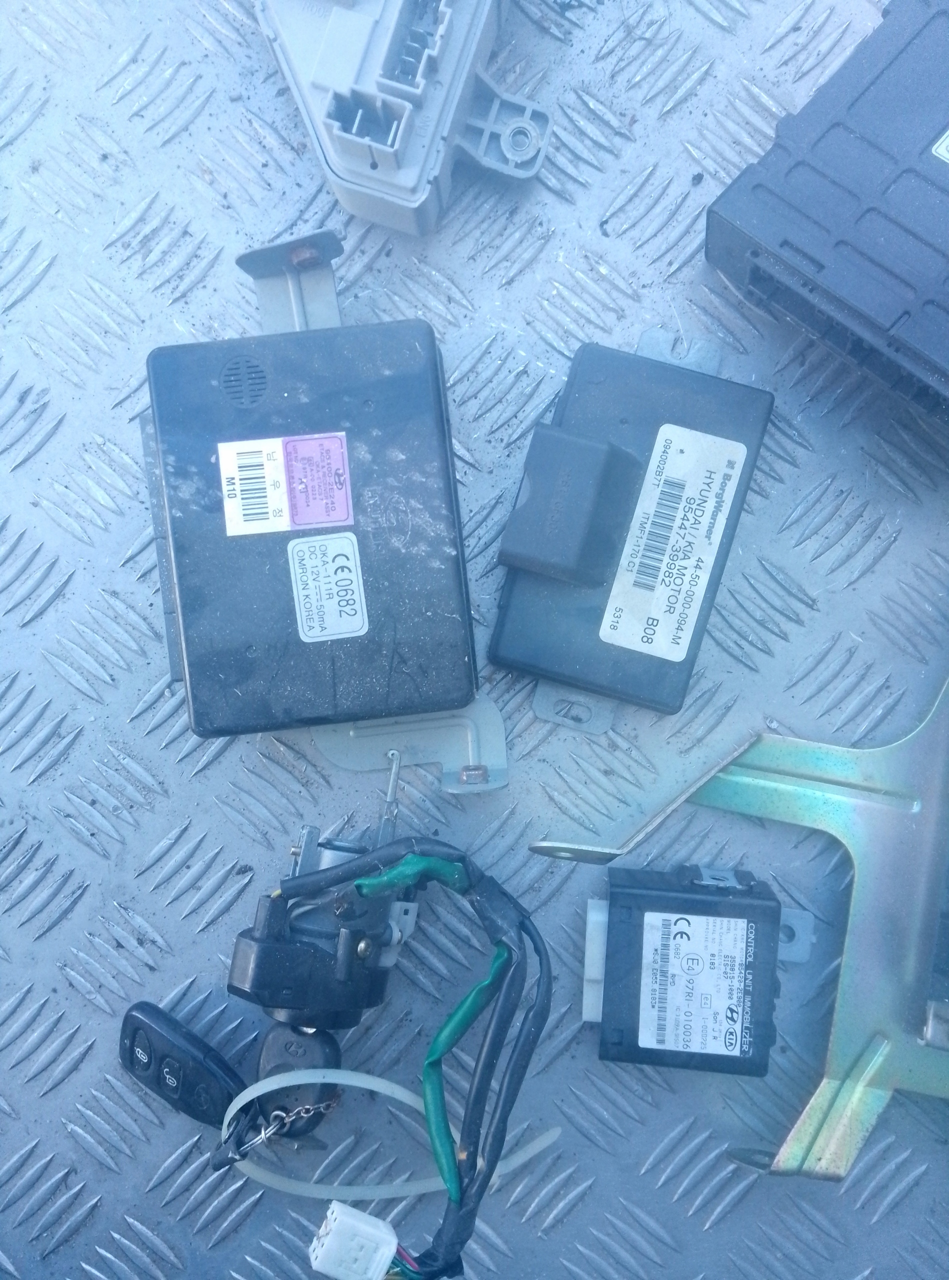 ZESTAW STARTOWY KOMPUTER ECU HYUNDAI TUCSON 2.7 V6 39108-37265 5WY1806D - obrazek 4
