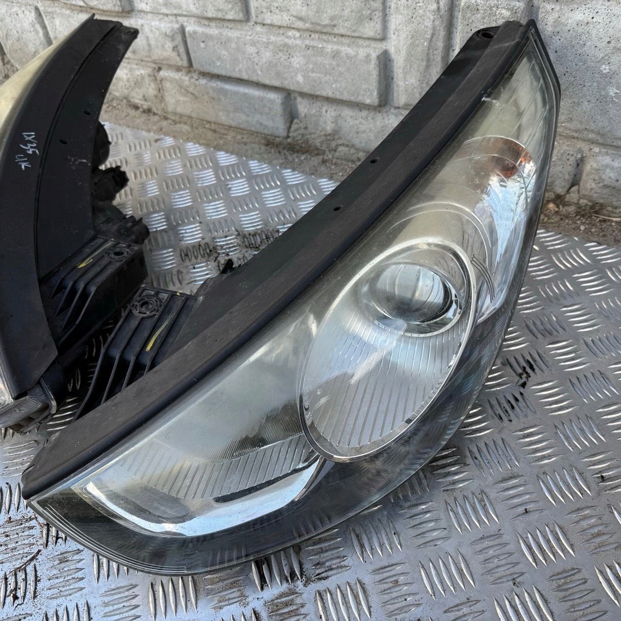 Lampa przednia lewa kompletna Hyundai ix35 2013r UK