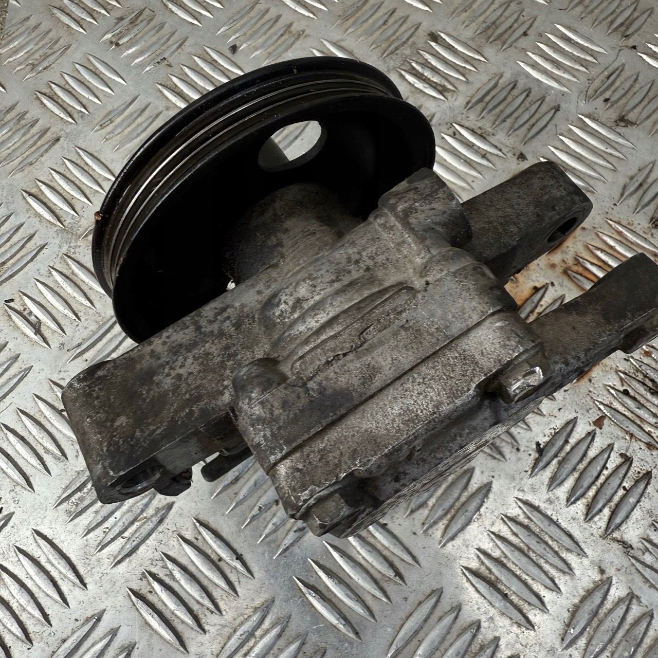 Pompa wspomagania Hyundai Tucson JM 2.0 16v 2007r G4GC 571002E000 - obrazek 5