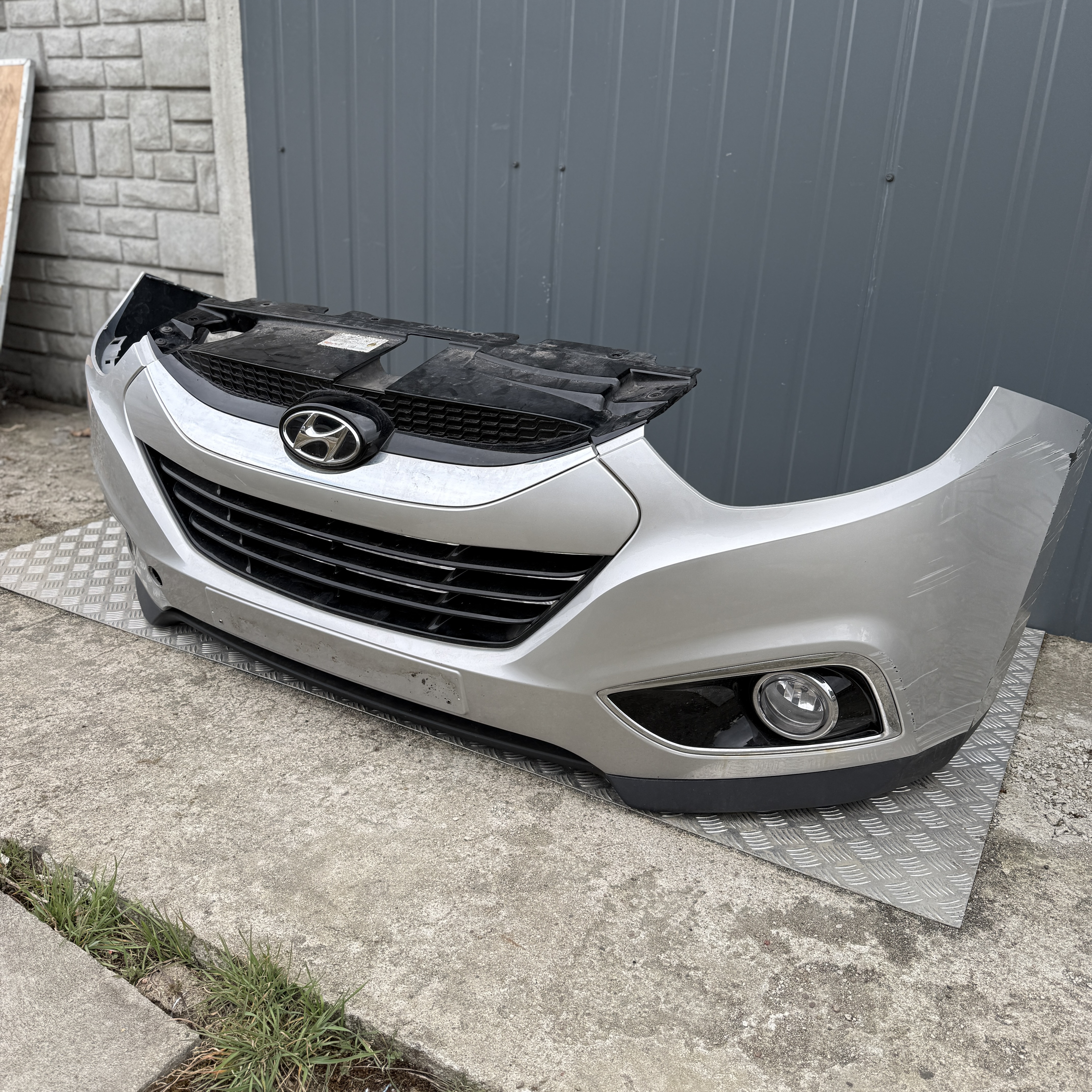Zderzak przód przedni Kompletny kolor RAH Hyundai IX35 - obrazek 4