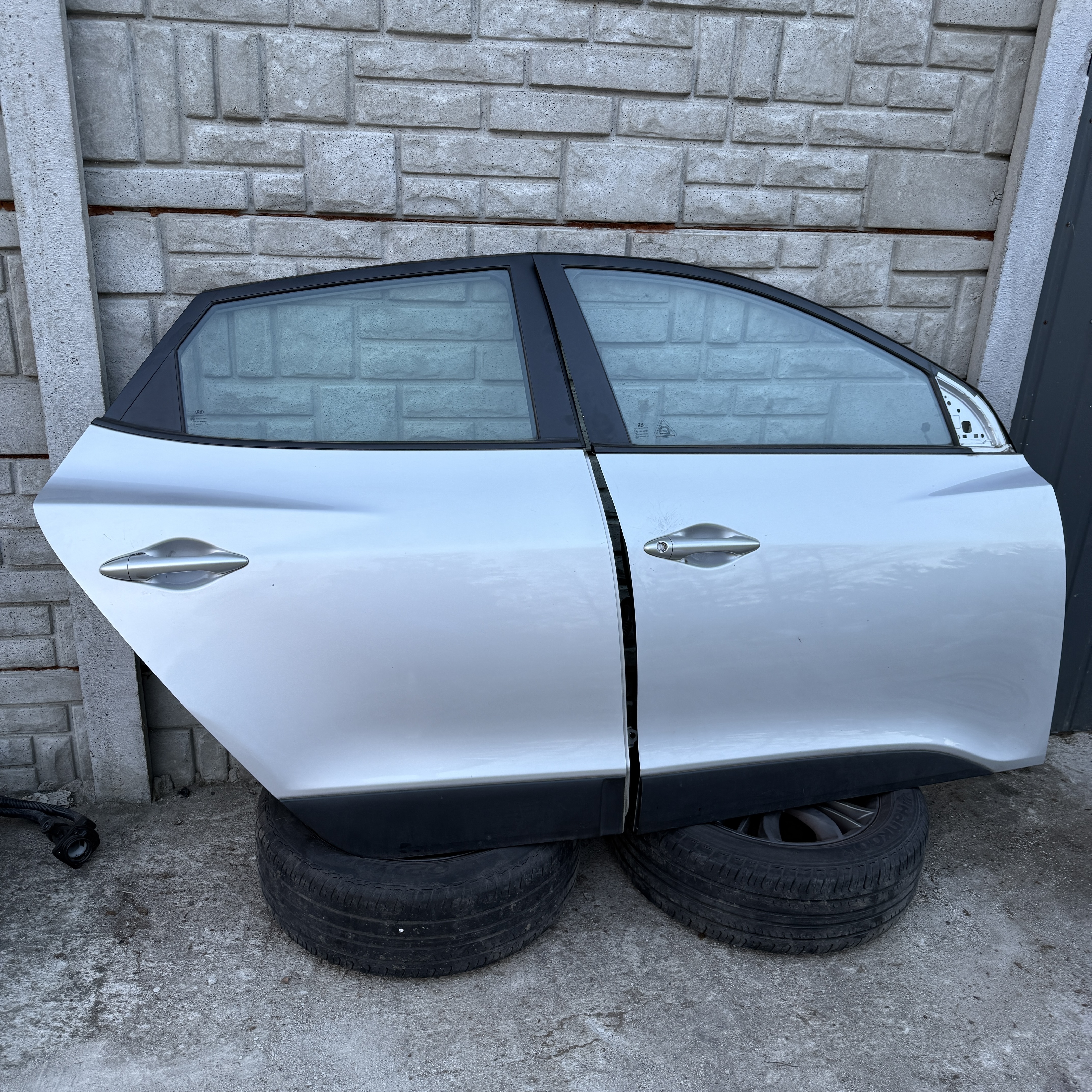 Drzwi przód + Teł Prawe Kolor RAH Hyundai IX35 - obrazek 2