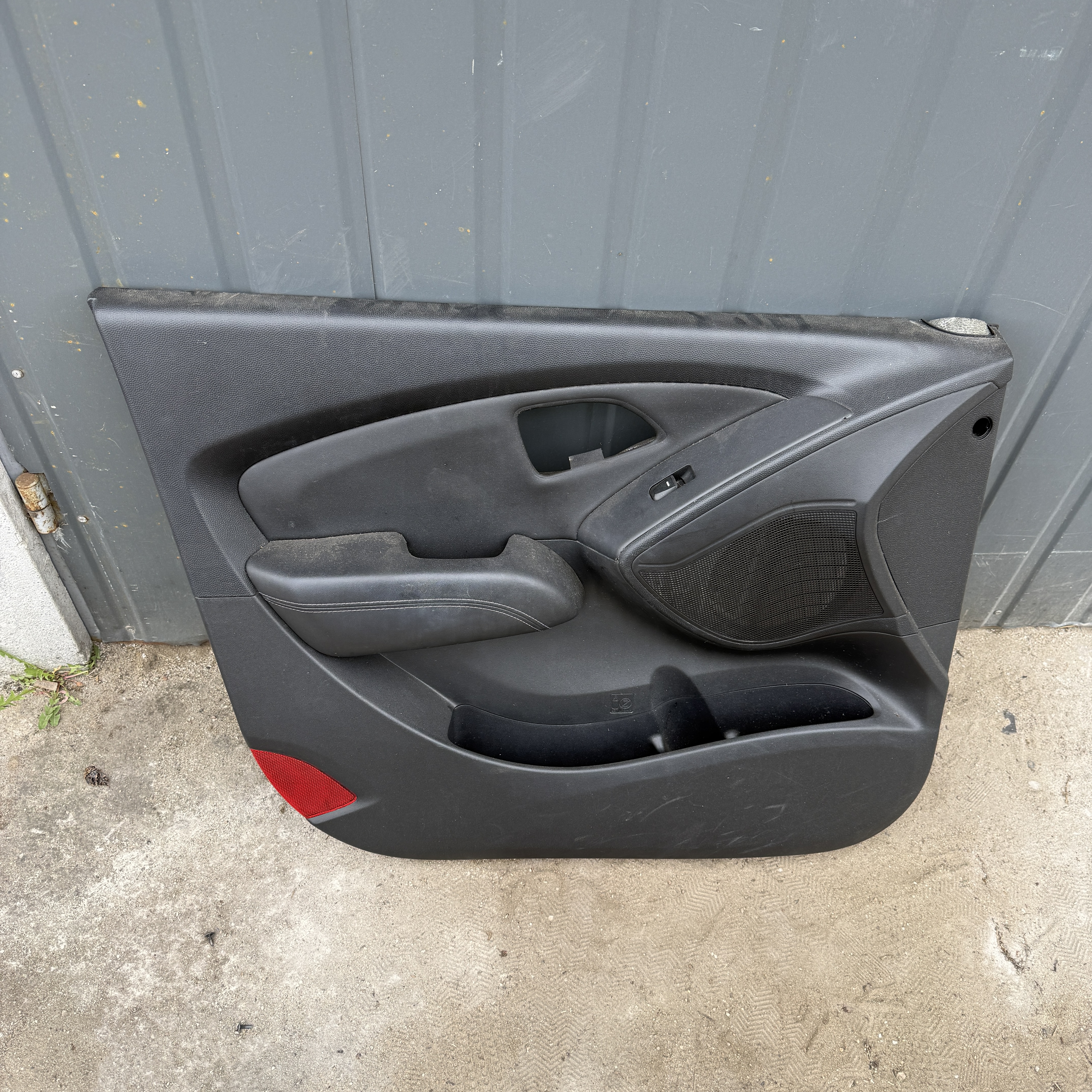 Boczek tapicerka drzwi prawy przód Hyundai IX35 - obrazek 2