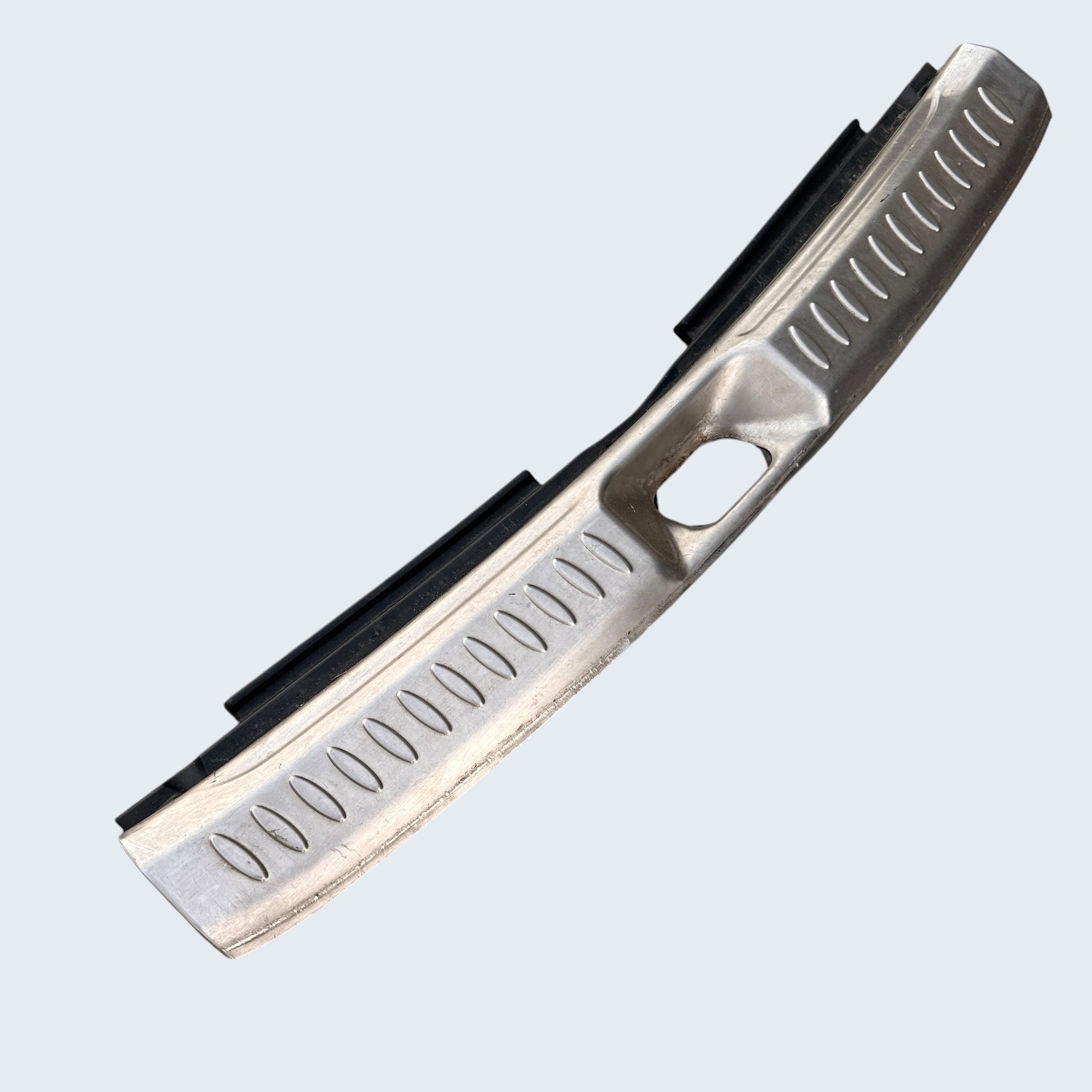 Osłona pasa tylnego plastik bagażnika 85770-3Z000 Hyundai i40 SW - obrazek 2